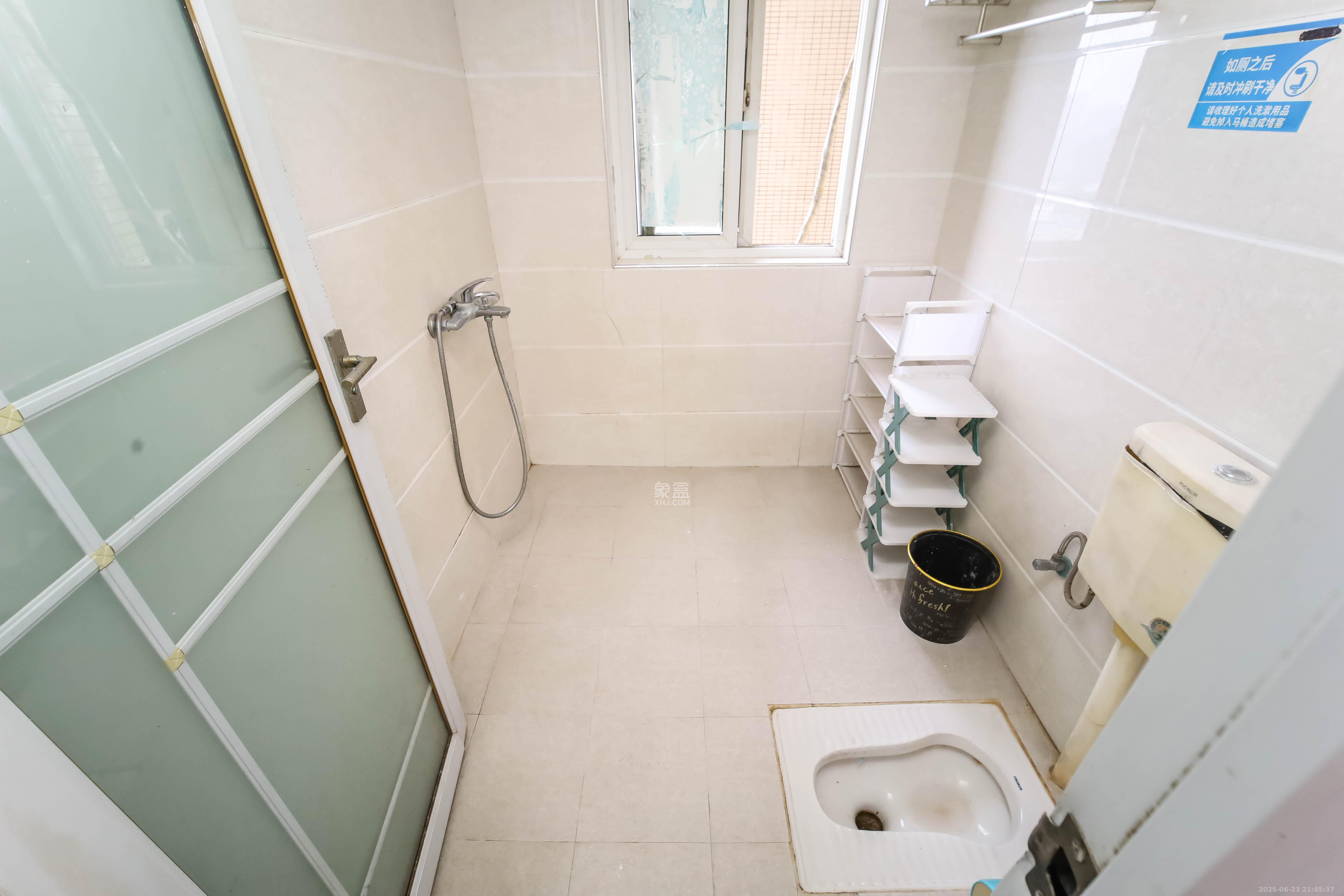 银港水晶城 3室2厅1卫 95.8万 银港水晶城 3室2厅1卫 95.8万卫生间