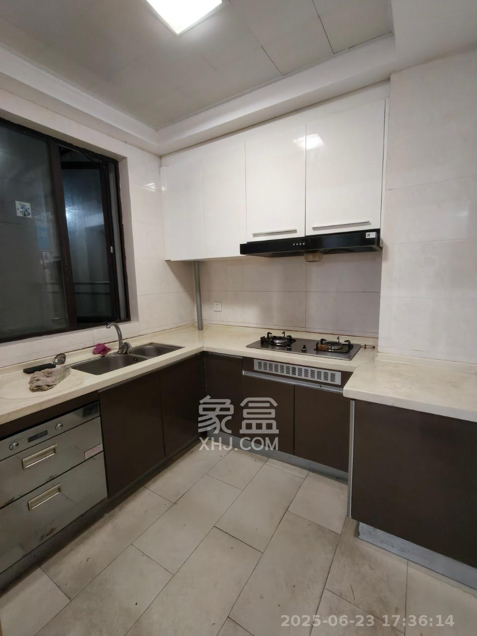 中海国际三期 3室2厅2卫 2200.0元/月 中海国际三期 3室2厅2卫 2200.0元/月室内图