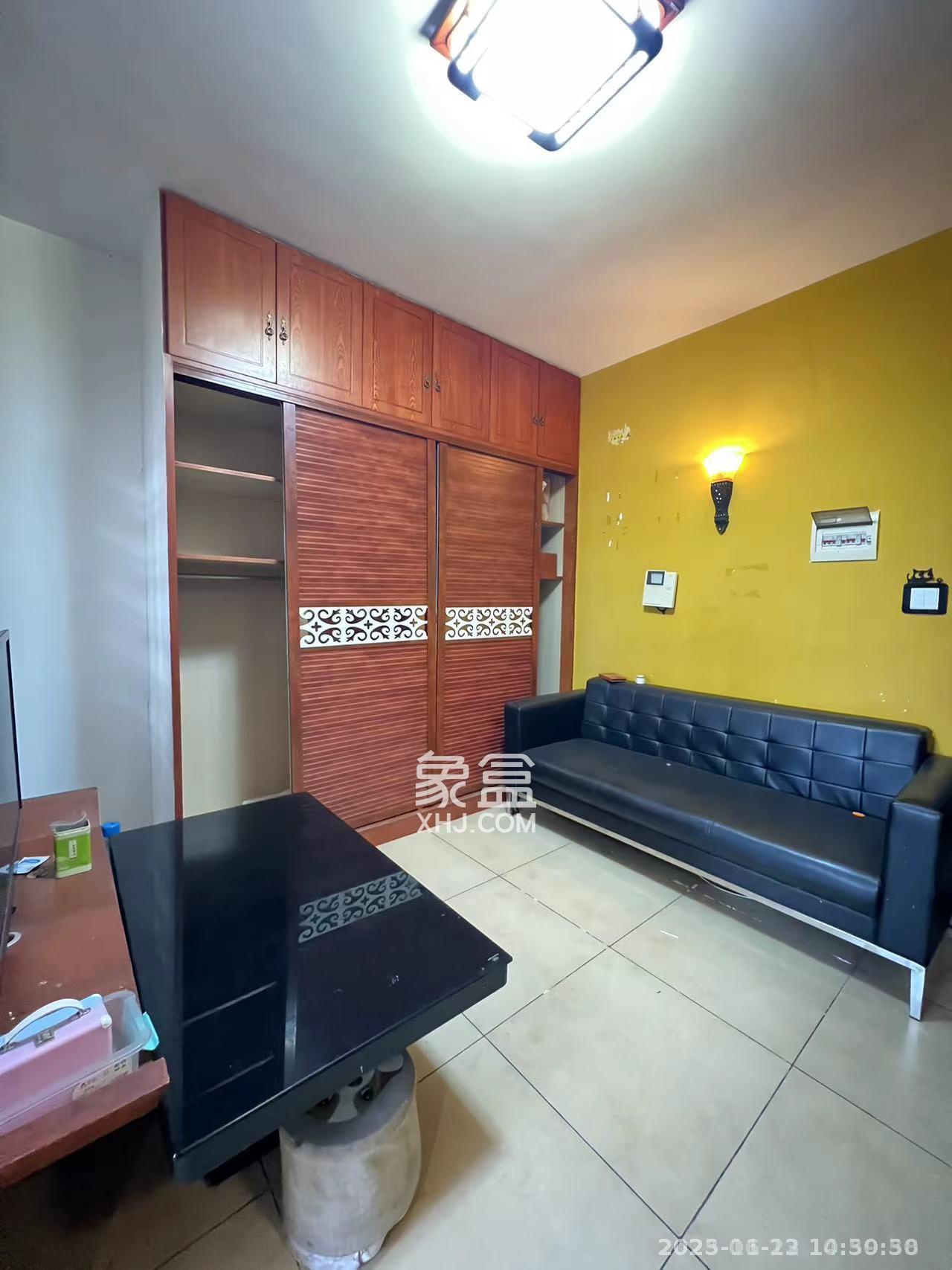 世景华庭  1室1厅1卫    1200.0元/月 世景华庭  1室1厅1卫    1200.0元/月