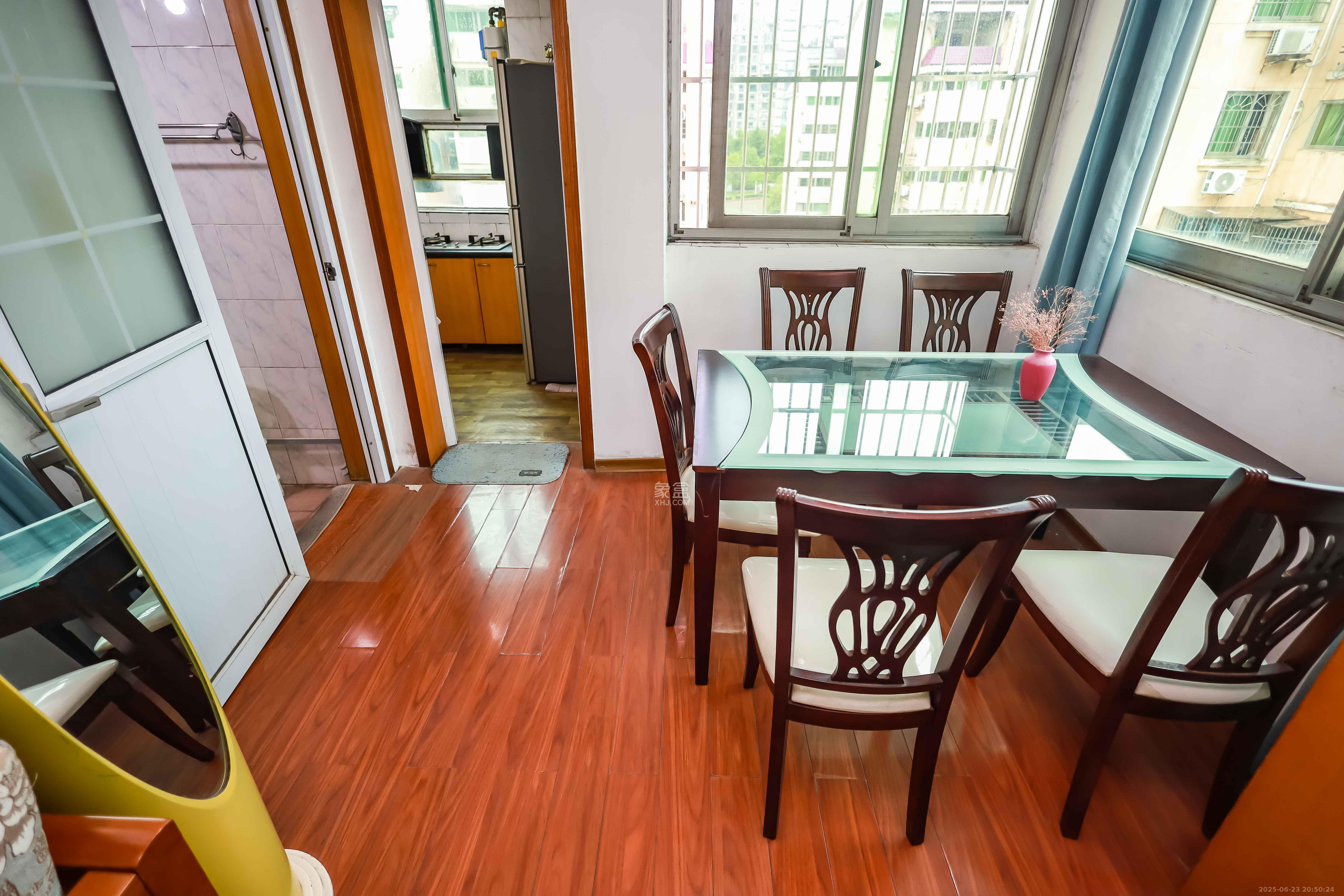 咸嘉新村嘉文苑  2室2厅1卫    49.0万 咸嘉新村嘉文苑  2室2厅1卫    49.0万客厅