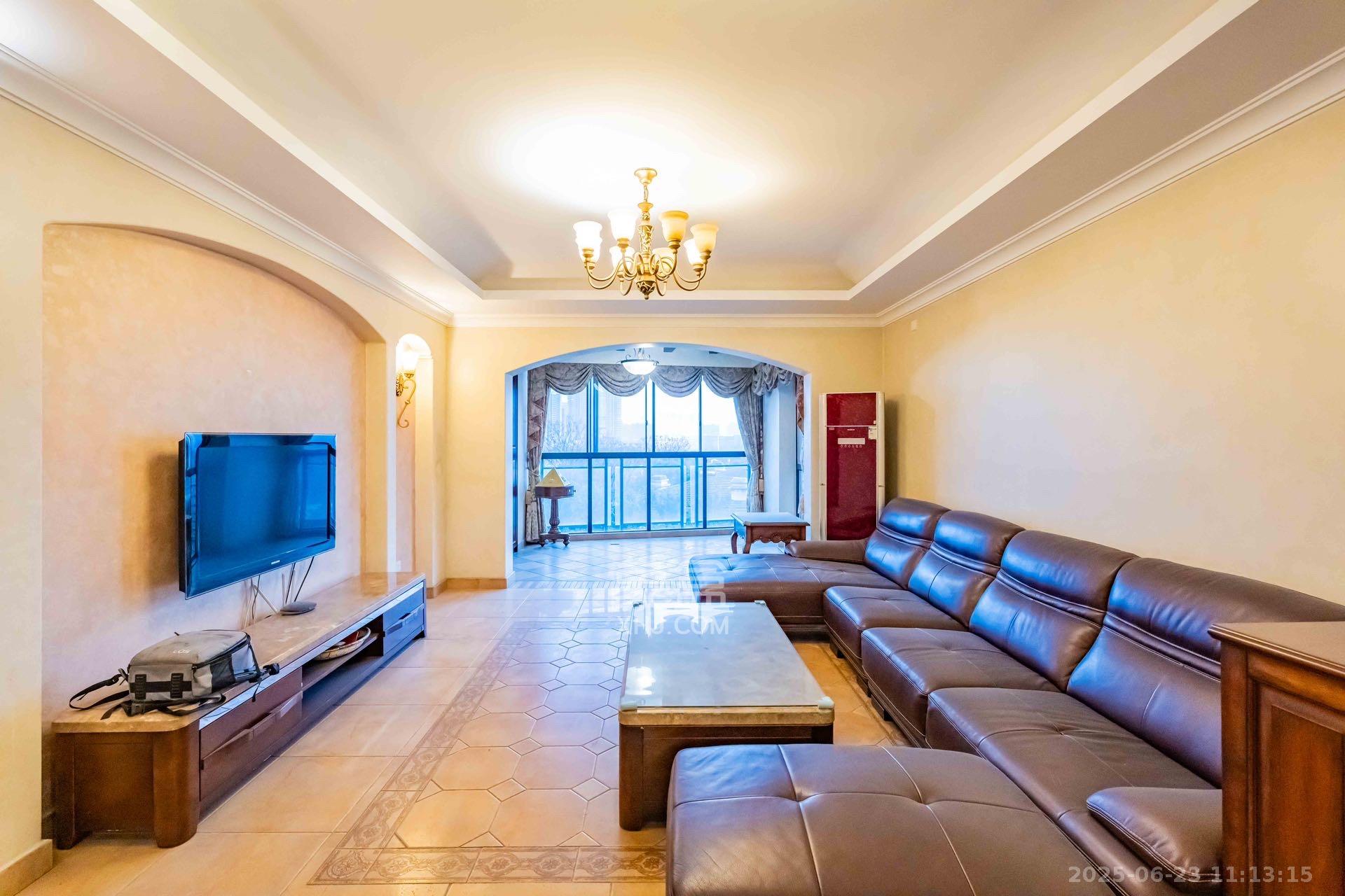 藏珑湖上国际花园  4室2厅2卫    6500.0元/月 藏珑湖上国际花园  4室2厅2卫    6500.0元/月