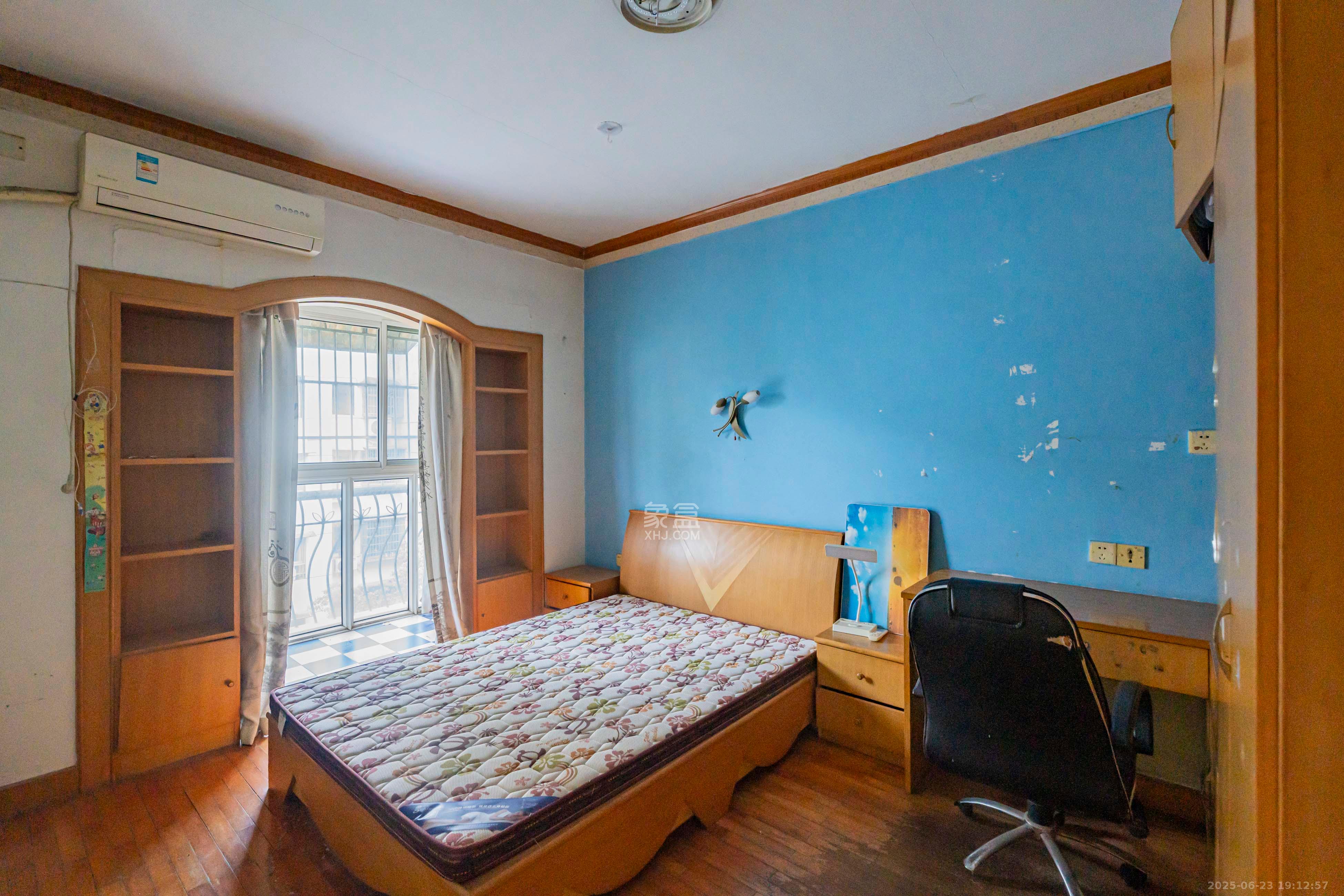 金帆小区 4室2厅1卫 88.0万 金帆小区 4室2厅1卫 88.0万卧室