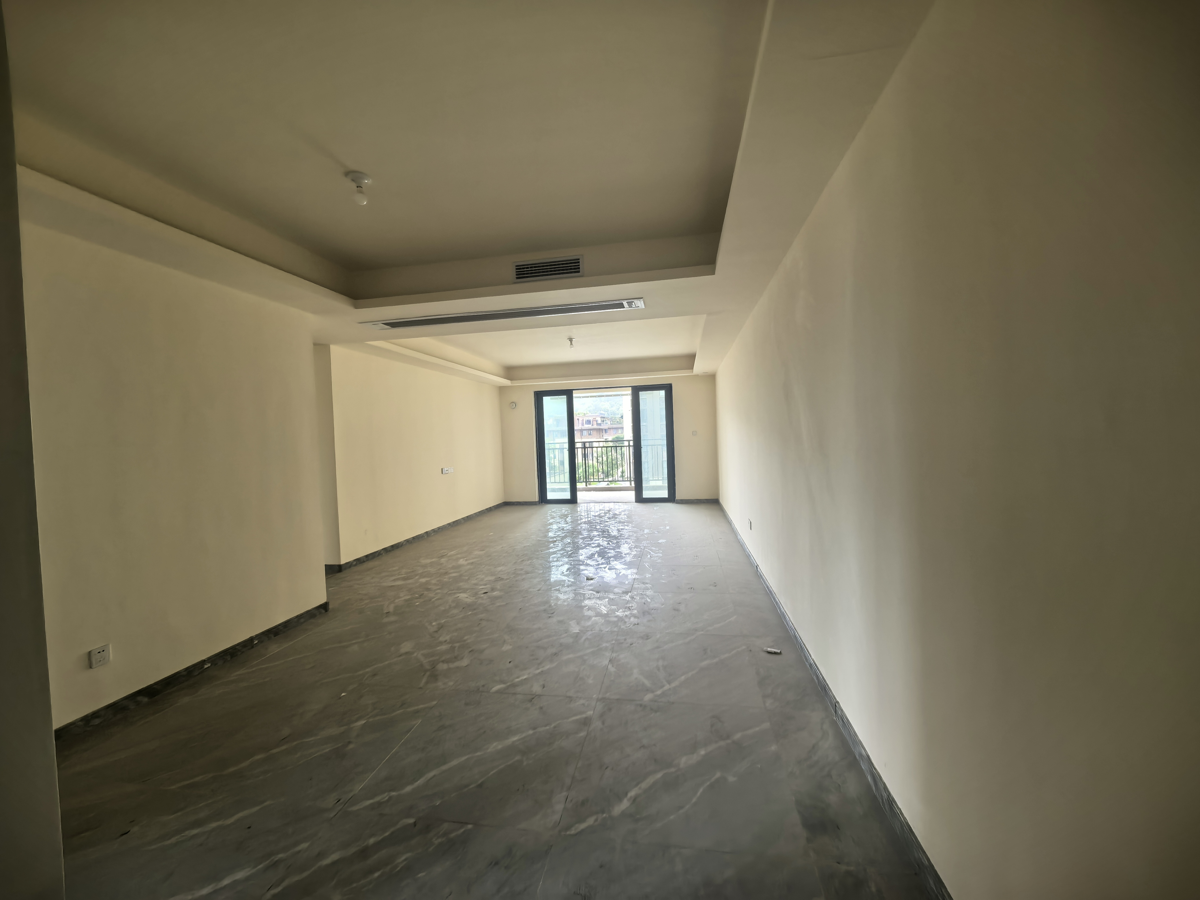 碧桂园翘楚棠 4室2厅1卫 85.00万 碧桂园翘楚棠 4室2厅1卫 85.00万客厅