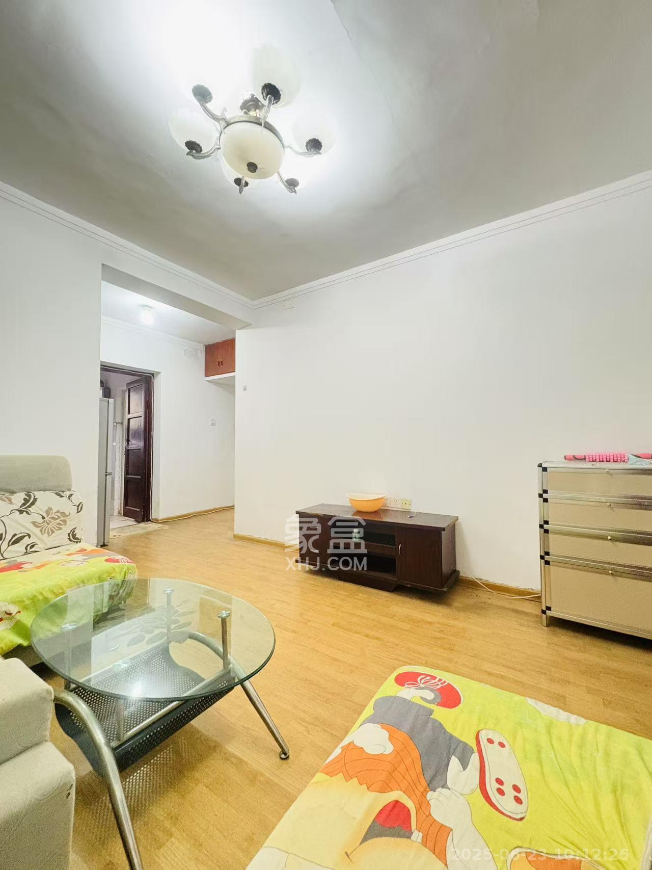 兴通园公寓  1室1厅1卫    1200.0元/月 兴通园公寓  1室1厅1卫    1200.0元/月室内图