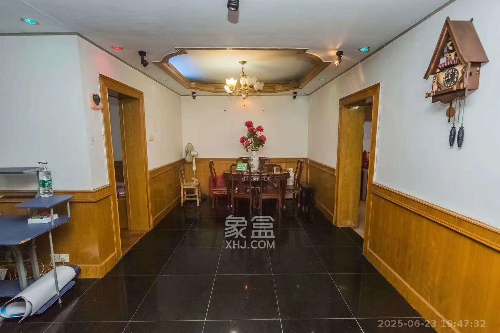 海华花园(京电大厦)  3室2厅1卫    2400.0元/月 海华花园(京电大厦)  3室2厅1卫    2400.0元/月室内图