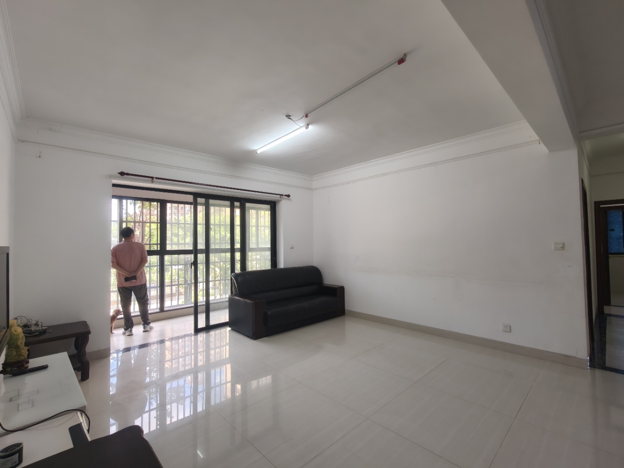 海秀花园 3室2厅2卫 2600.0元/月 海秀花园 3室2厅2卫 2600.0元/月室内图