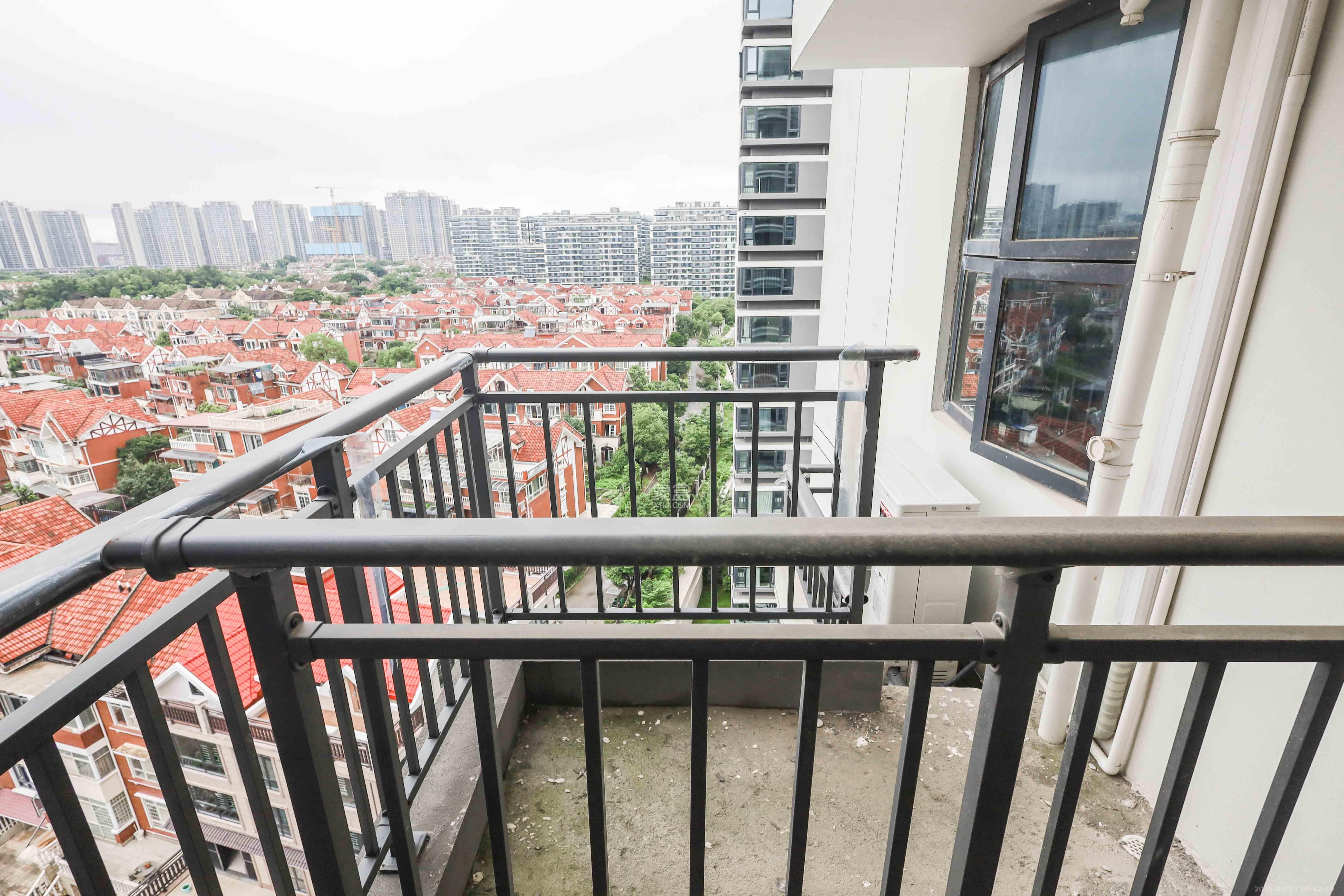 旭辉铂宸府 4室2厅2卫 149.9万 旭辉铂宸府 4室2厅2卫 149.9万阳台