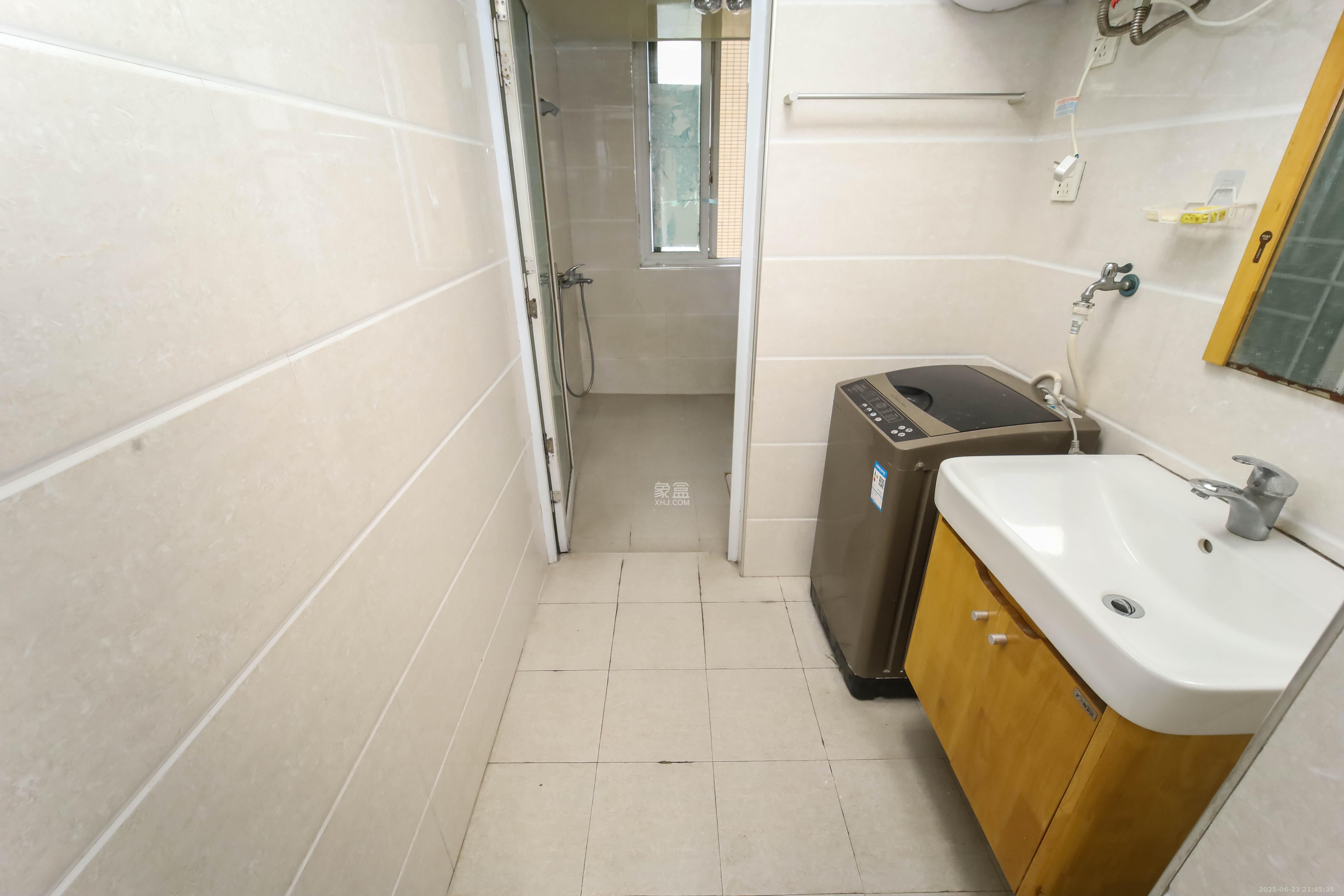 银港水晶城 3室2厅1卫 95.8万 银港水晶城 3室2厅1卫 95.8万卫生间