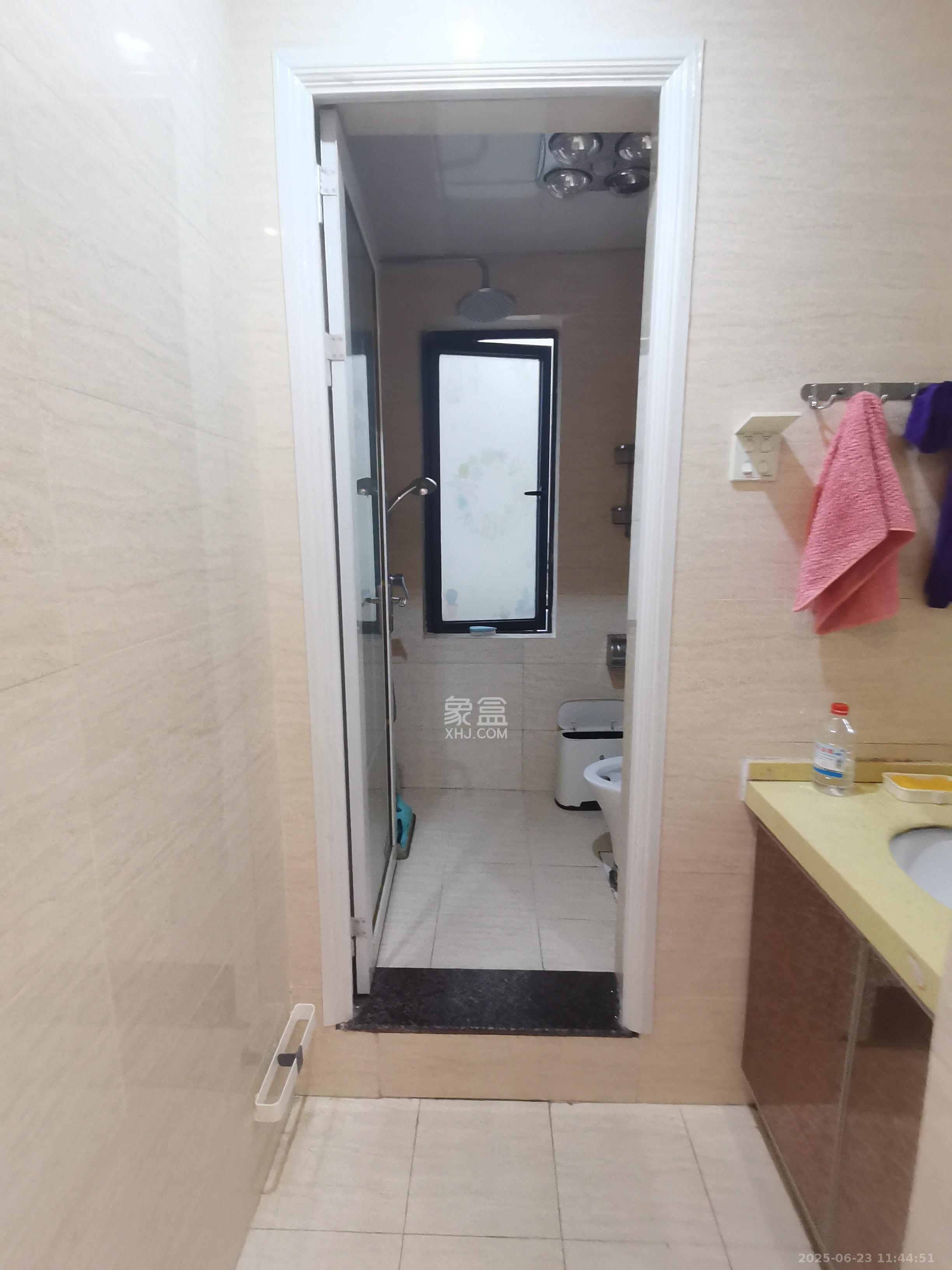 极目楚天  1室2厅1卫   2200.00元/月室内图
