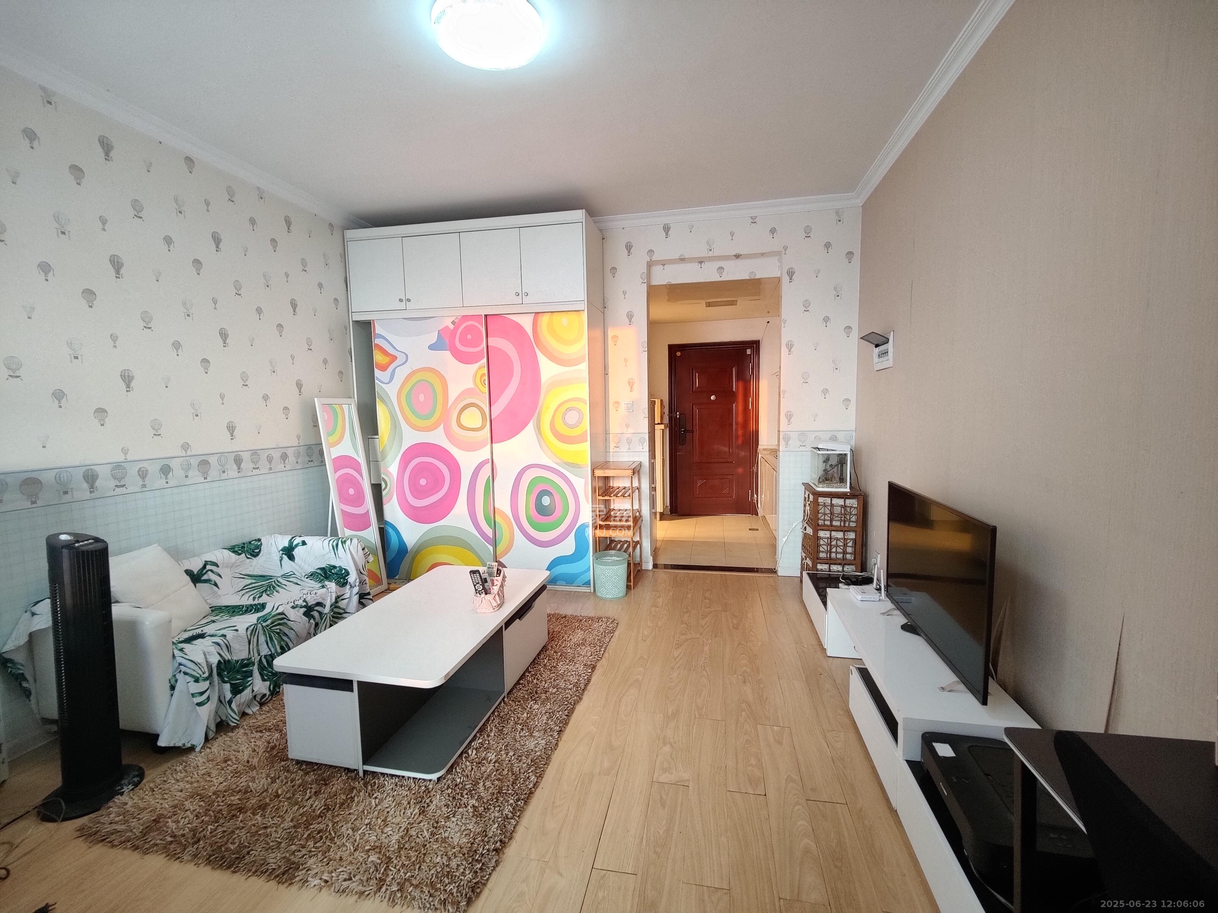 月亮湾草莓街区一、二期  1室1厅1卫    1200.0元/月室内图