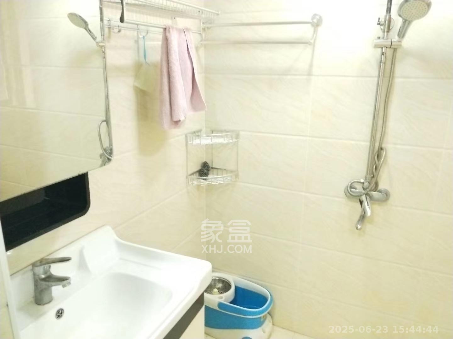 荣盛花语馨苑  2室1厅1卫   2200.00元/月室内图
