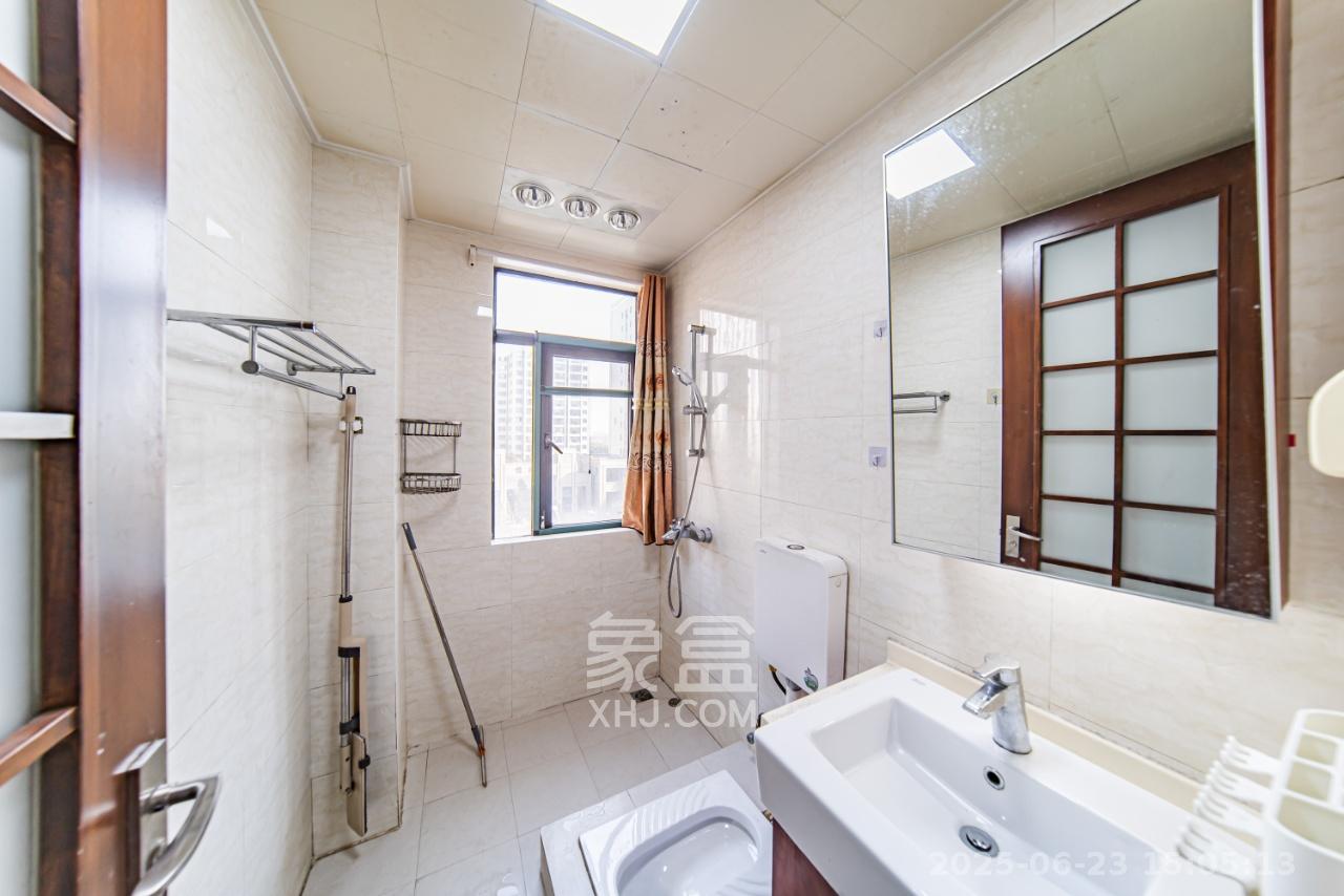 阳光100三期 2室2厅1卫 2400.0元/月 阳光100三期 2室2厅1卫 2400.0元/月室内图