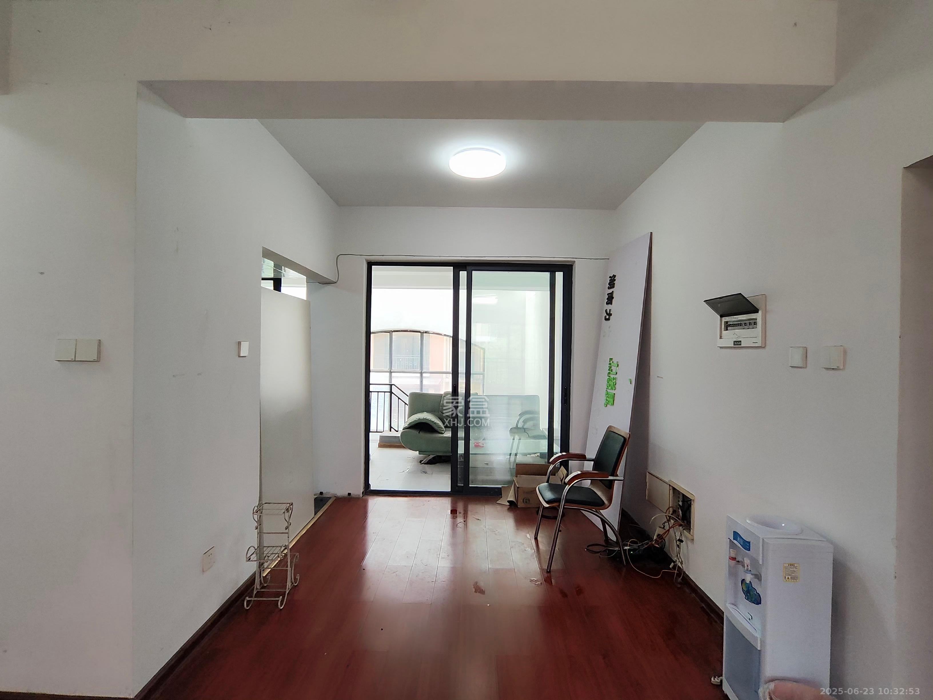 勤诚达新界  6室2厅2卫    3000.0元/月 勤诚达新界  6室2厅2卫    3000.0元/月室内图