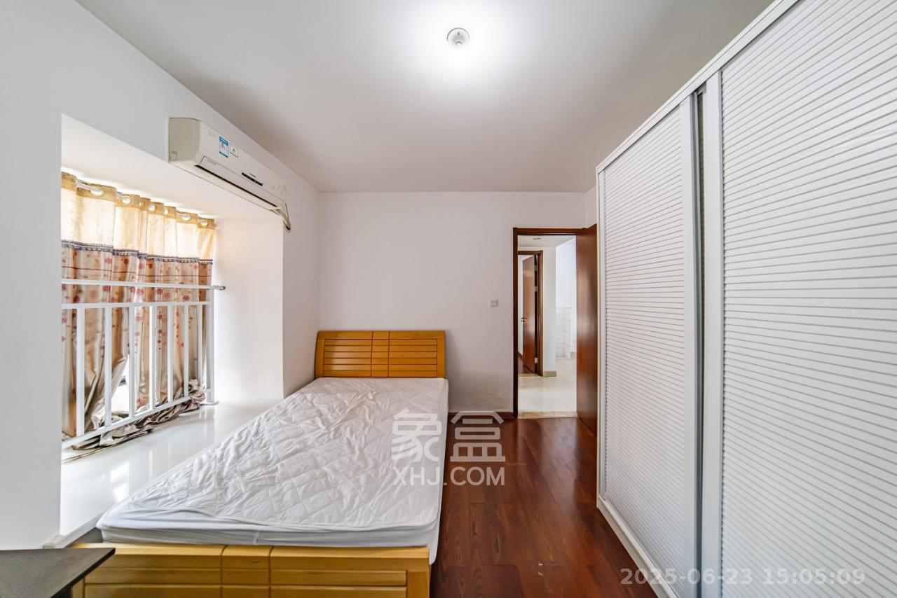 阳光100三期 2室2厅1卫 2400.0元/月 阳光100三期 2室2厅1卫 2400.0元/月室内图