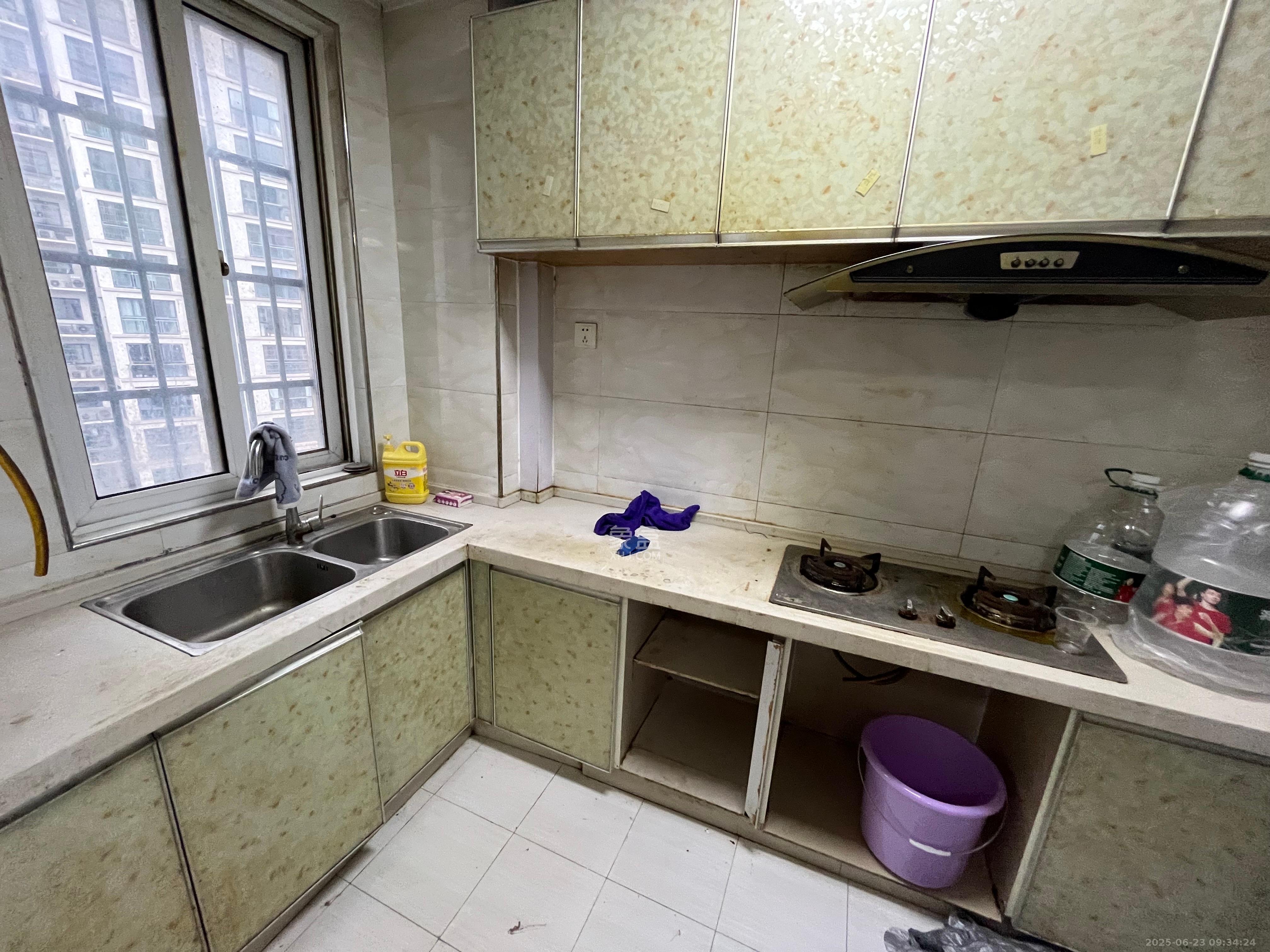 嘉宇盛世华章 3室2厅1卫 3000.0元/月 嘉宇盛世华章 3室2厅1卫 3000.0元/月室内图