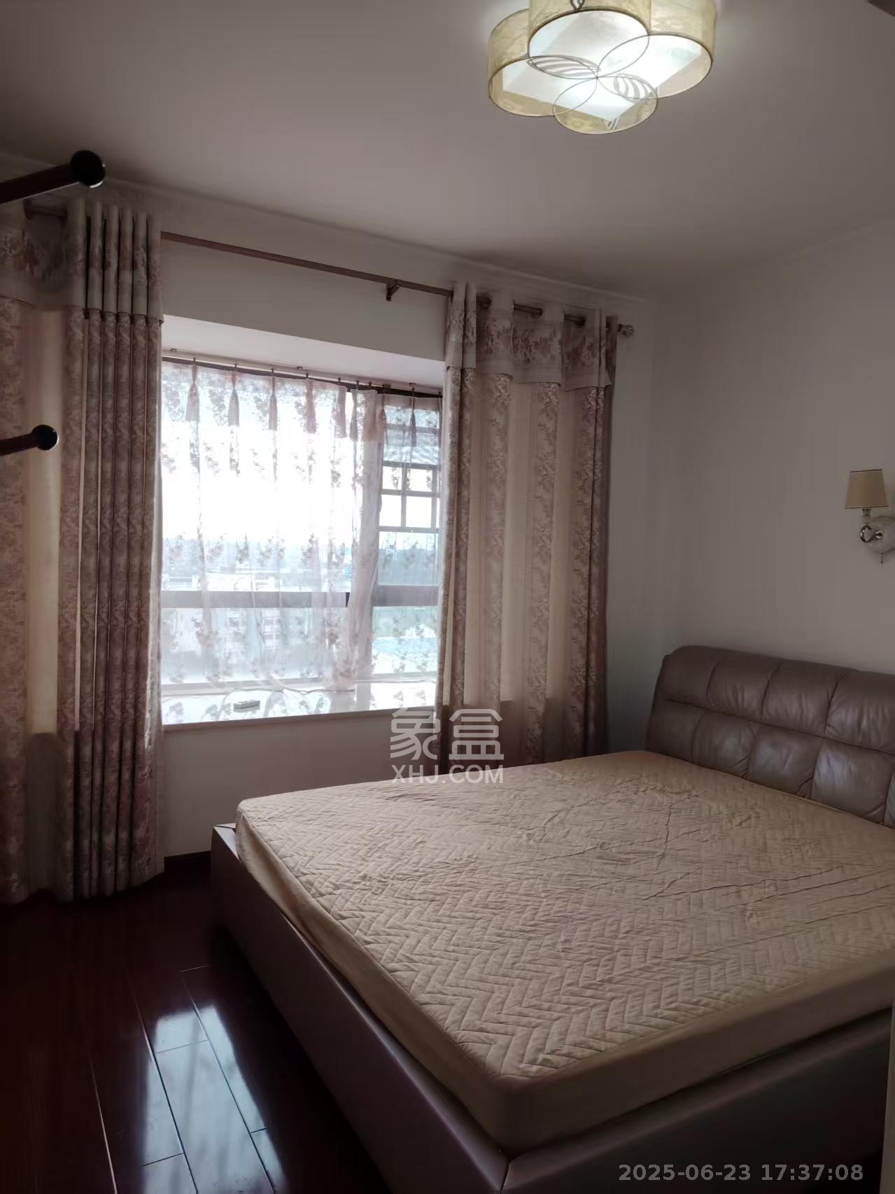 中建芙蓉嘉苑  3室2厅2卫   2400.00元/月室内图