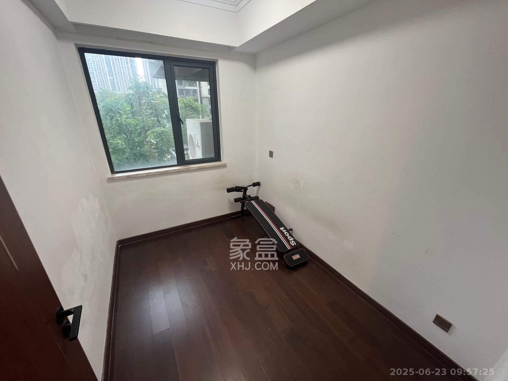 绿地长沙城际空间站(绿地新里佳苑)  5室2厅3卫    4400.0元/月 绿地长沙城际空间站(绿地新里佳苑)  5室2厅3卫    4400.0元/月室内图