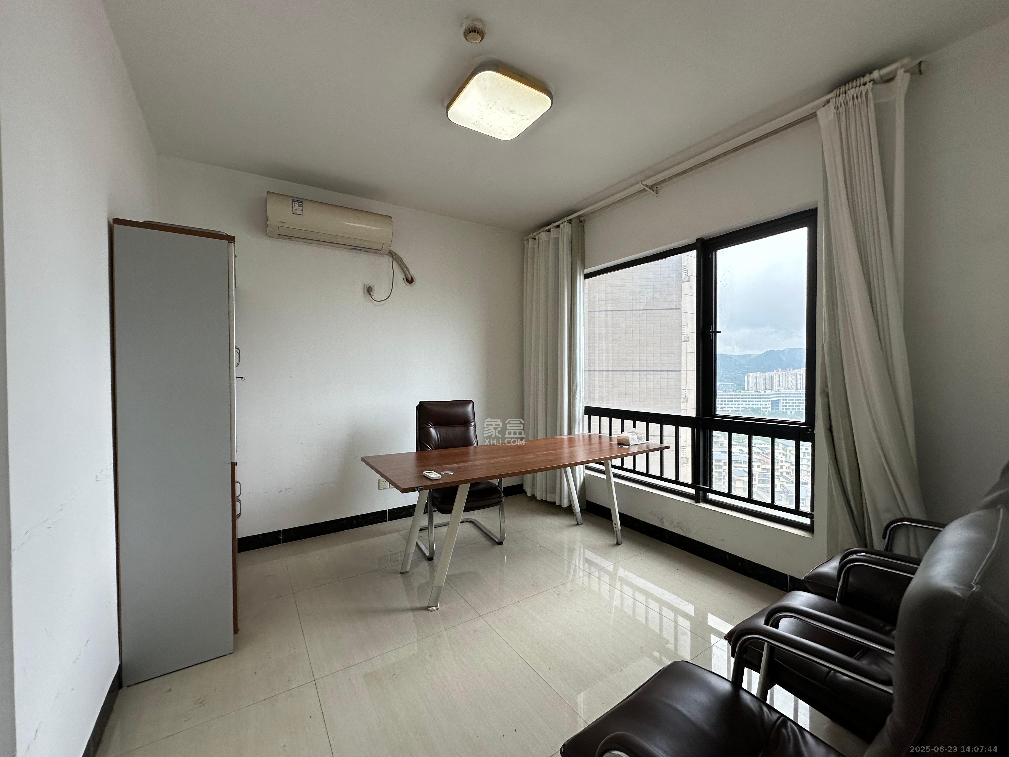 达美D6区  4室1厅1卫   4800.00元/月室内图