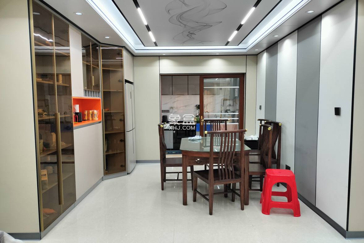 新琼雅苑 4室2厅2卫 2800.0元/月 新琼雅苑 4室2厅2卫 2800.0元/月室内图