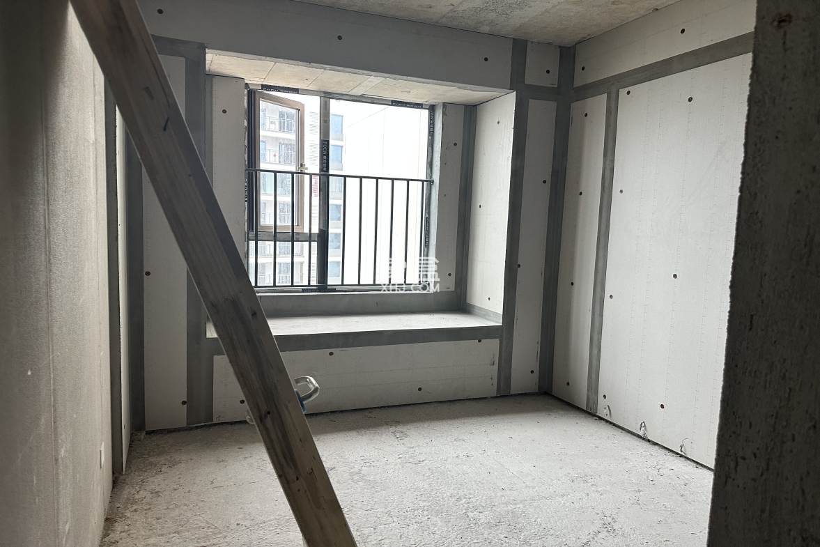 吾悦广场 4室2厅2卫 70.0万 吾悦广场 4室2厅2卫 70.0万客厅