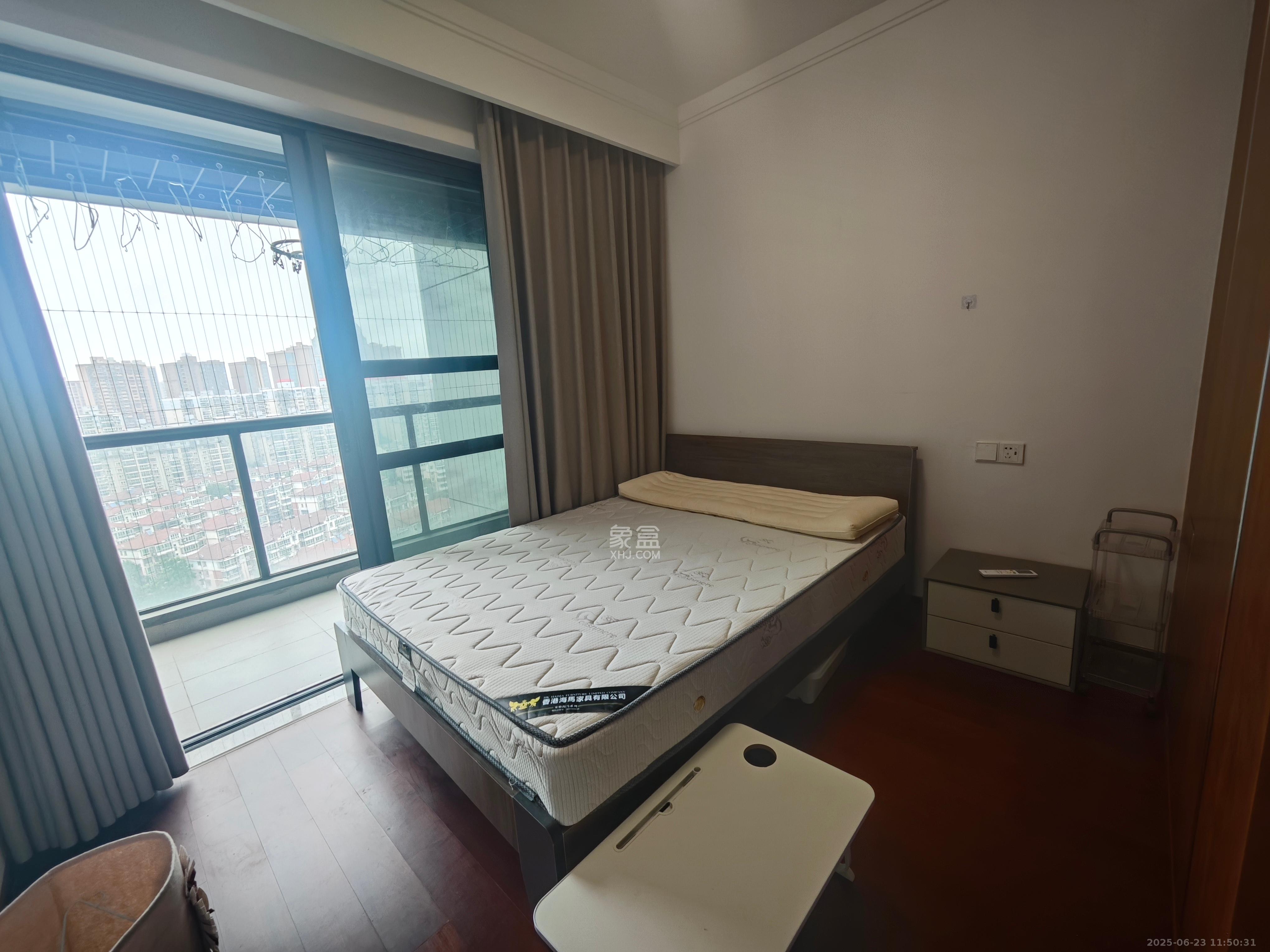 旭辉都会山  3室2厅2卫   4100.00元/月室内图