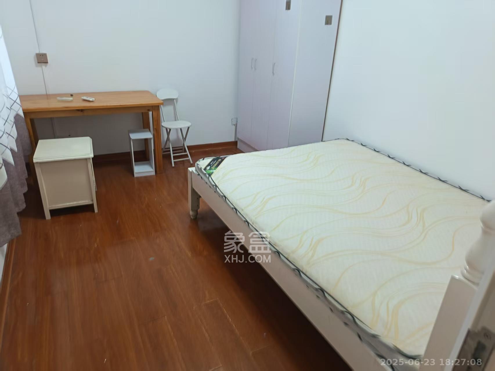 景塘家园 4室1厅1卫 2200.0元/月 景塘家园 4室1厅1卫 2200.0元/月室内图