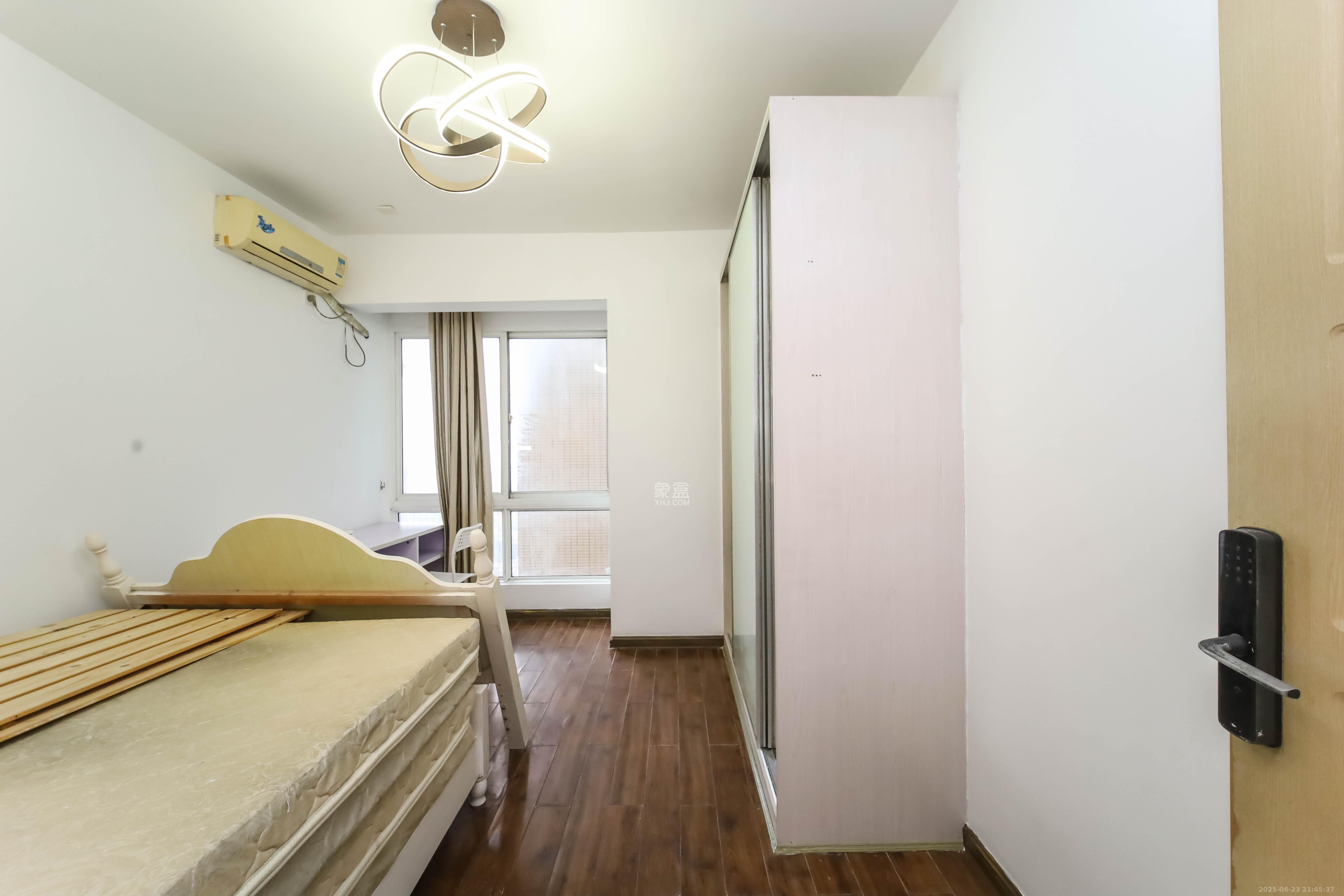 银港水晶城 3室2厅1卫 95.8万 银港水晶城 3室2厅1卫 95.8万卧室