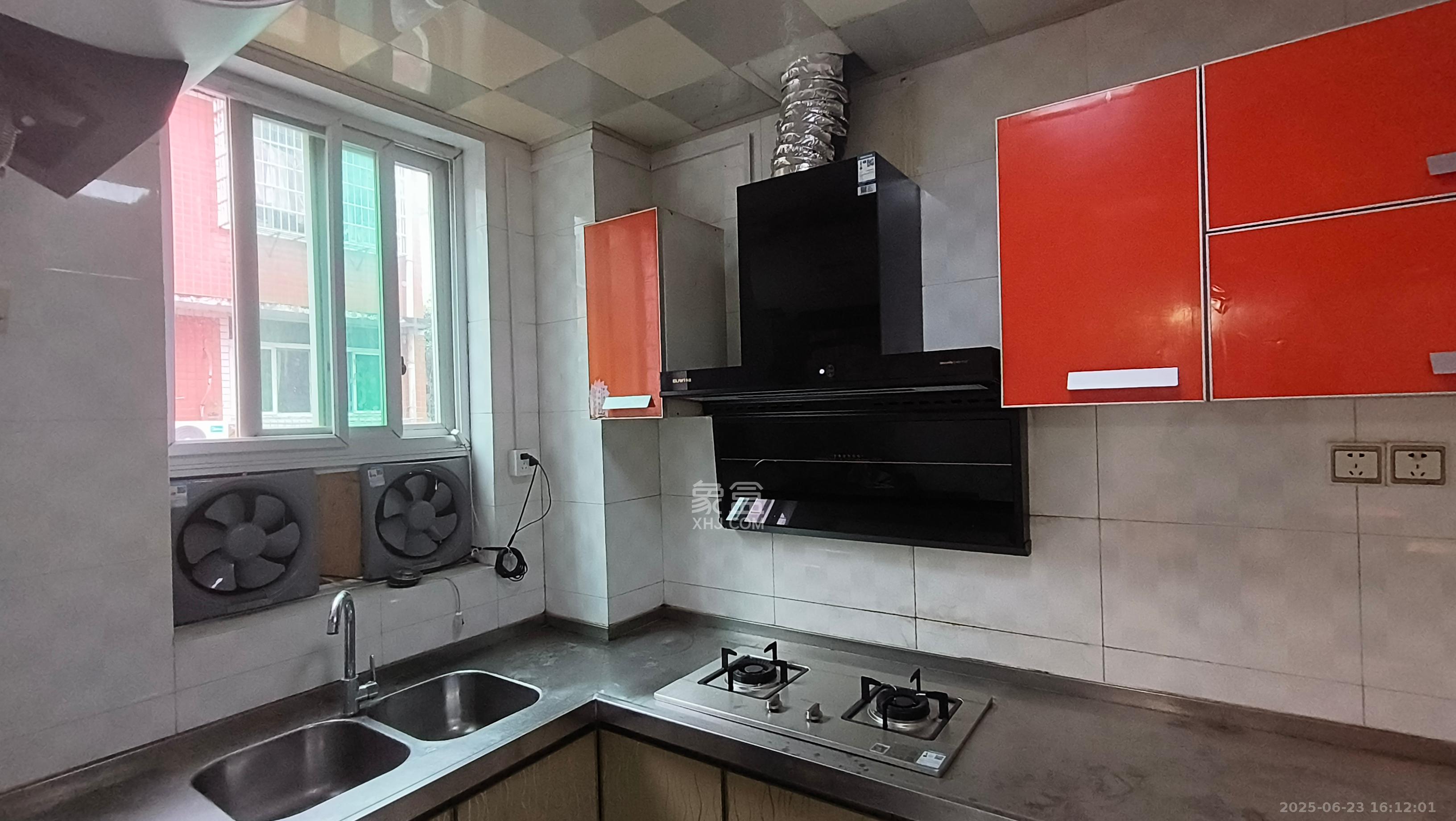 果林场小区(锦林社区)  3室2厅2卫    2200.0元/月 果林场小区(锦林社区)  3室2厅2卫    2200.0元/月室内图