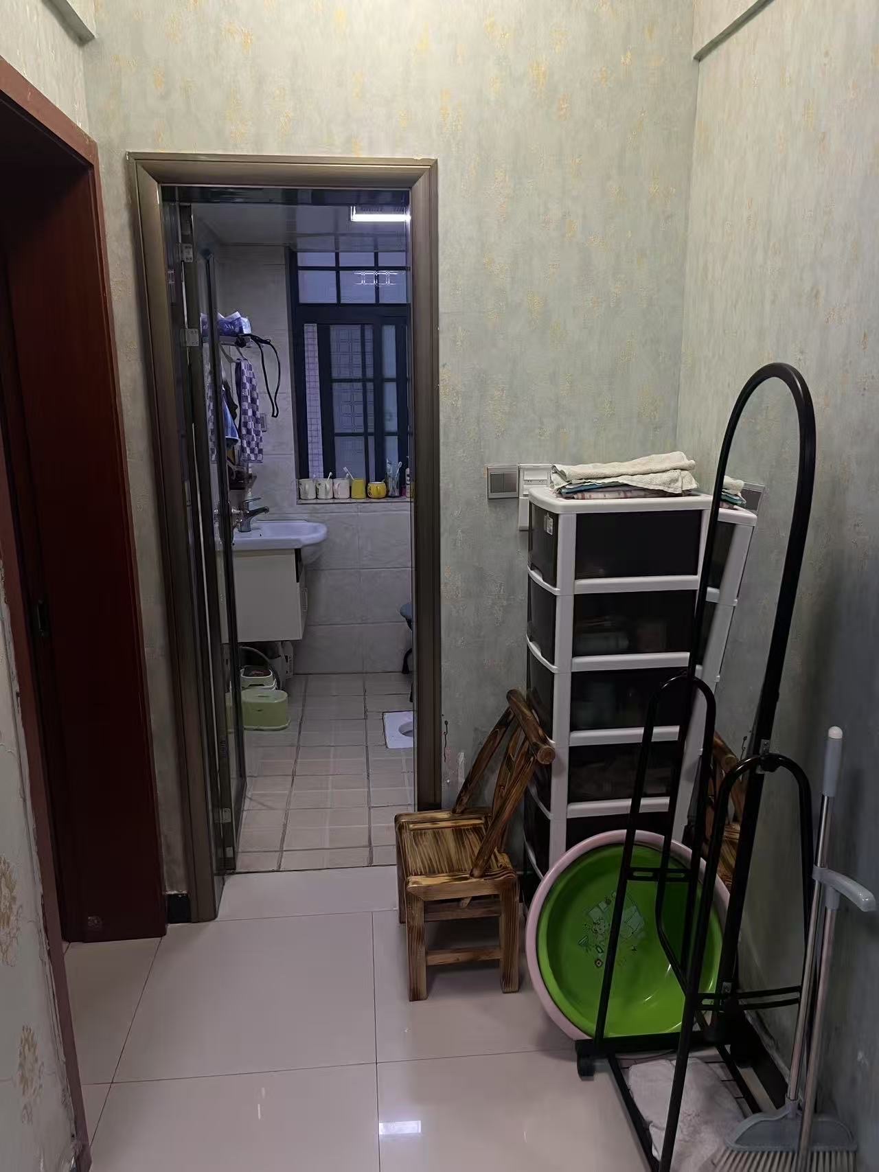 逸臣广场  2室2厅1卫   1800.00元/月室内图