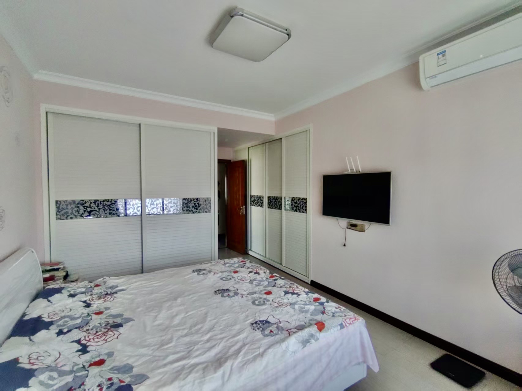 中商广场 3室2厅2卫 2500.0元/月 中商广场 3室2厅2卫 2500.0元/月室内图