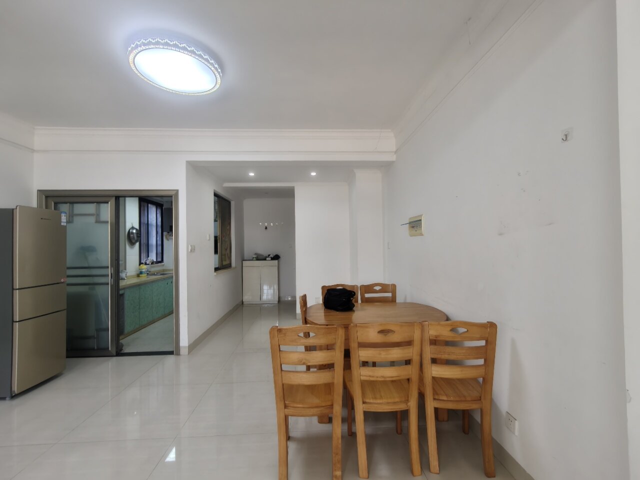 海秀花园 3室2厅2卫 2600.0元/月 海秀花园 3室2厅2卫 2600.0元/月室内图