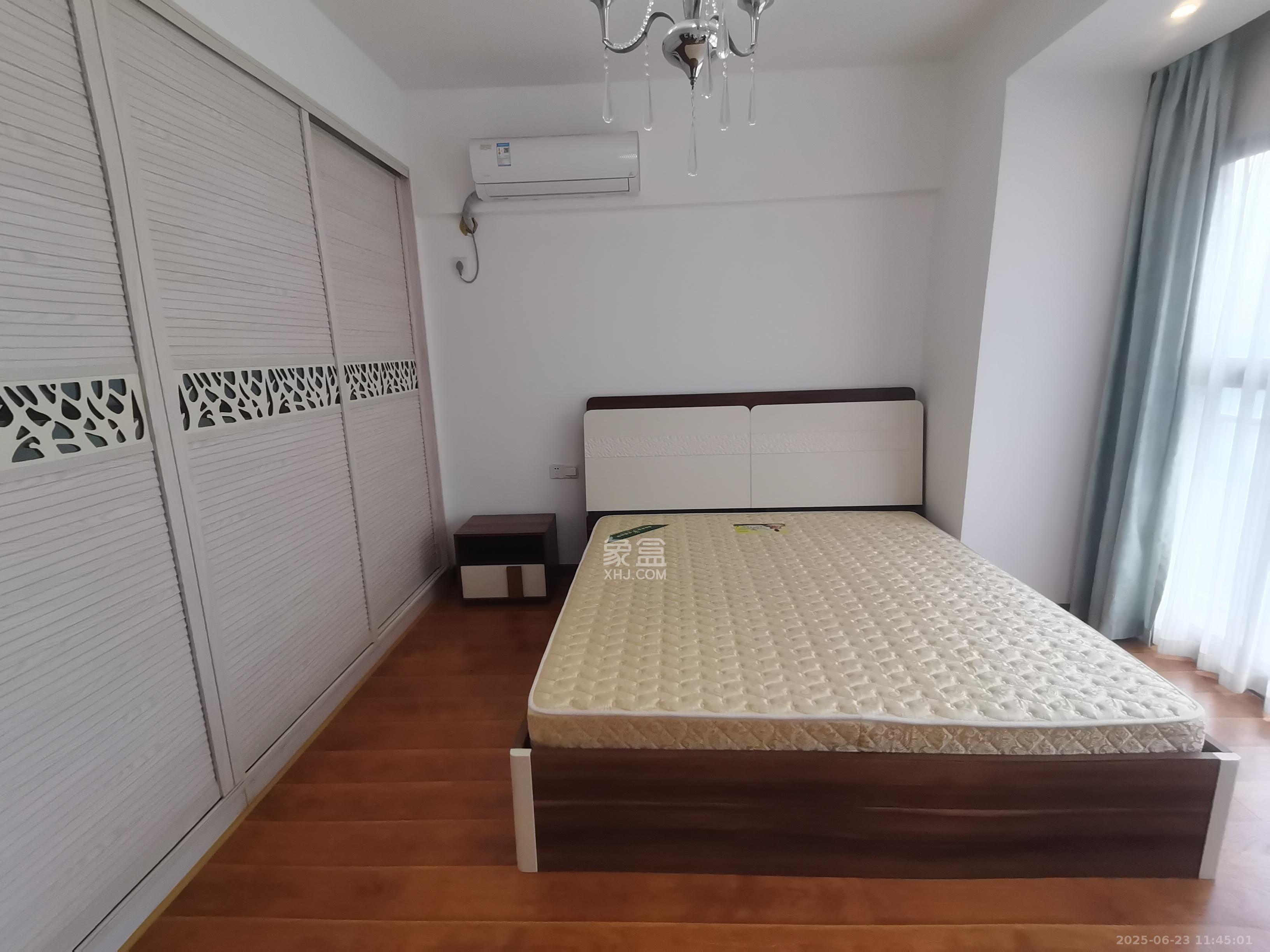 极目楚天  1室2厅1卫   2200.00元/月室内图