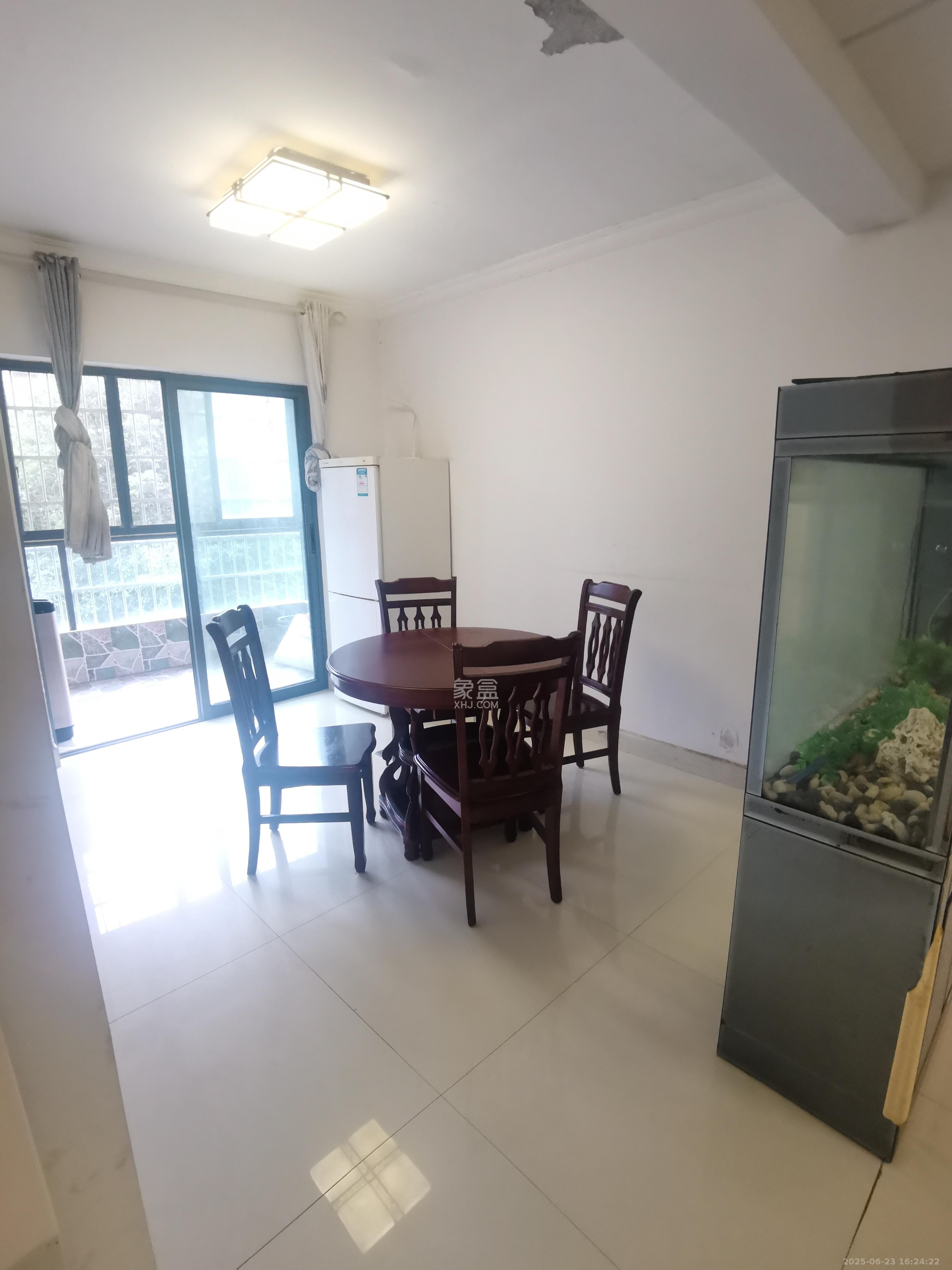 西子花苑  3室2厅2卫    3000.0元/月 西子花苑  3室2厅2卫    3000.0元/月室内图