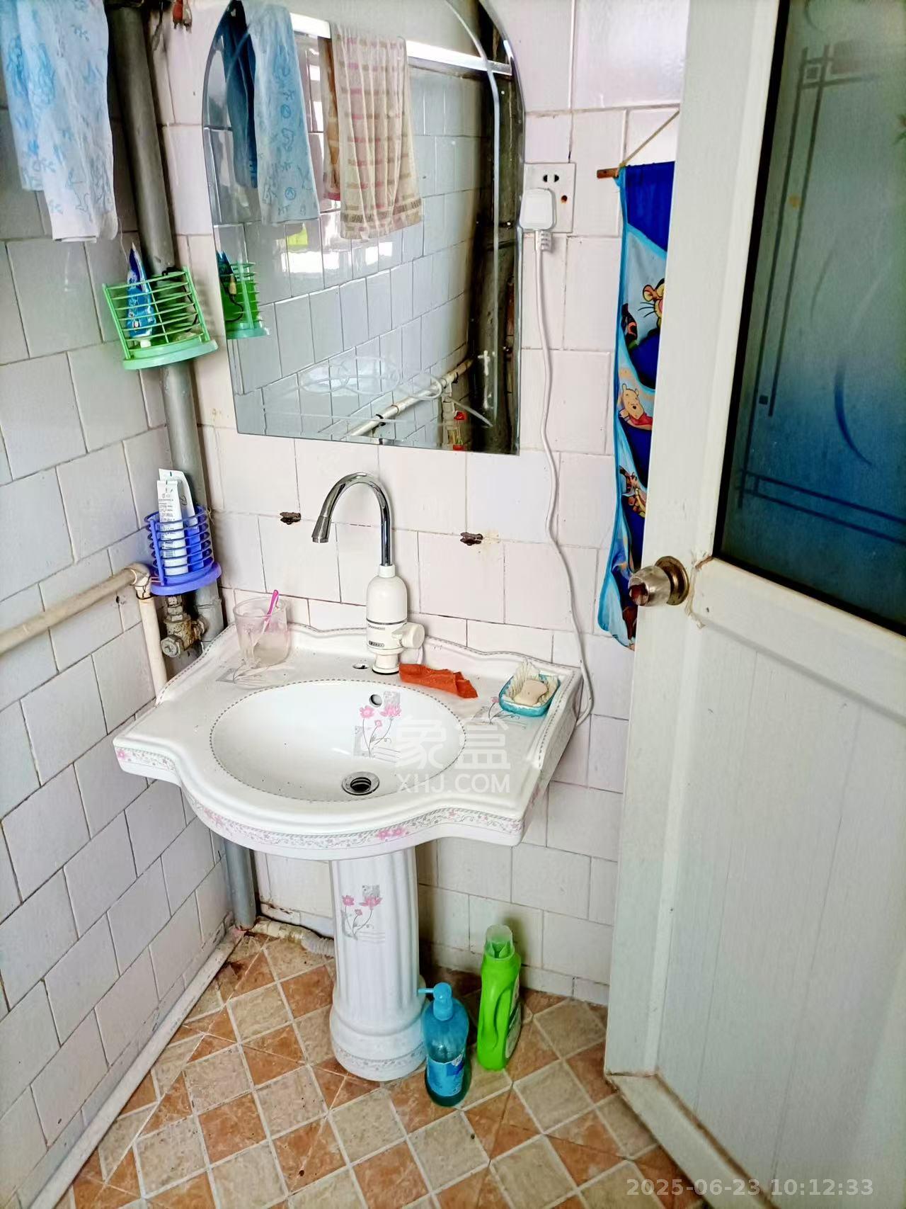 兴通园公寓  1室1厅1卫    1200.0元/月 兴通园公寓  1室1厅1卫    1200.0元/月室内图