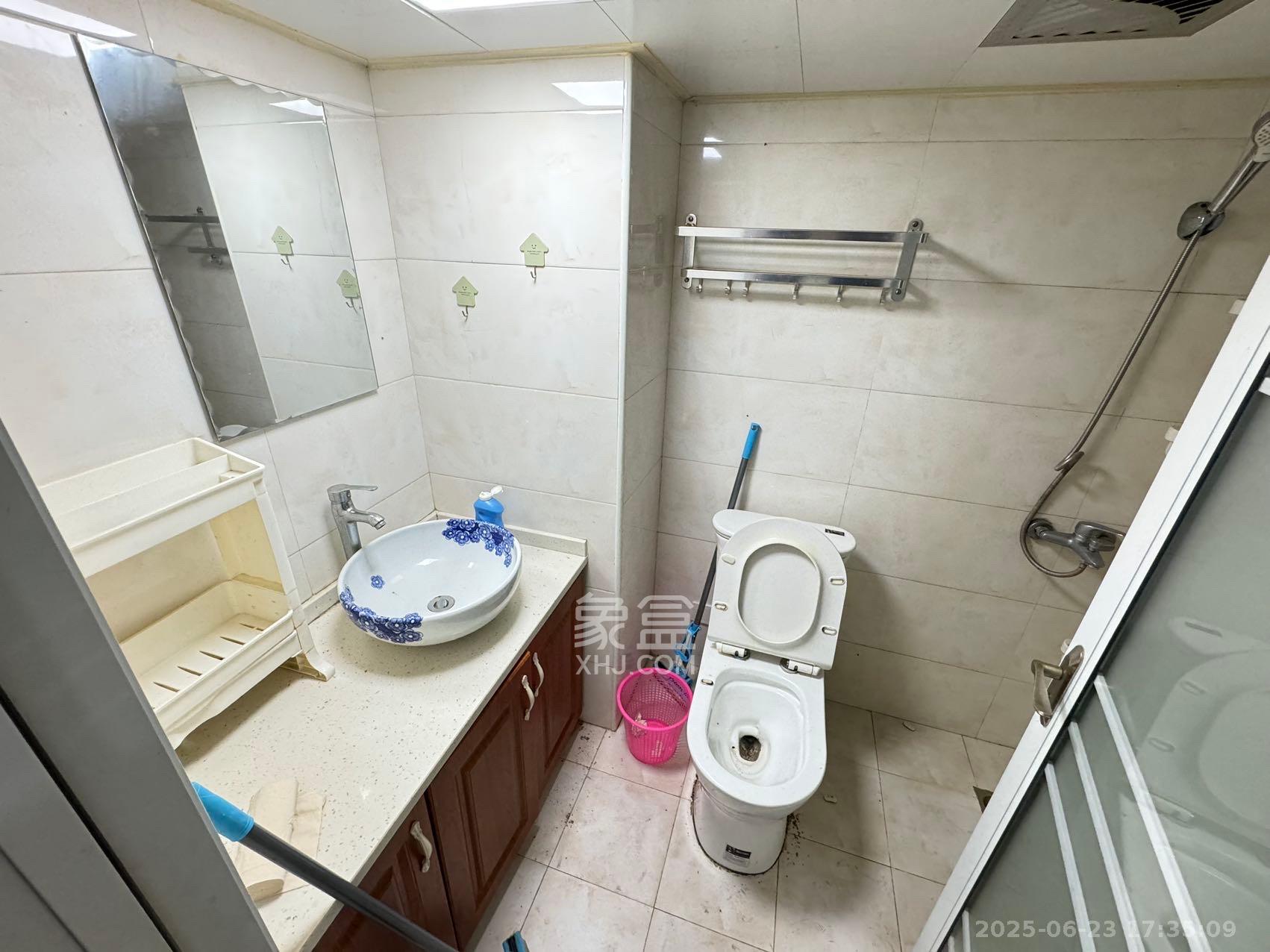 洋湖时代 3室2厅2卫 2200.0元/月 洋湖时代 3室2厅2卫 2200.0元/月室内图