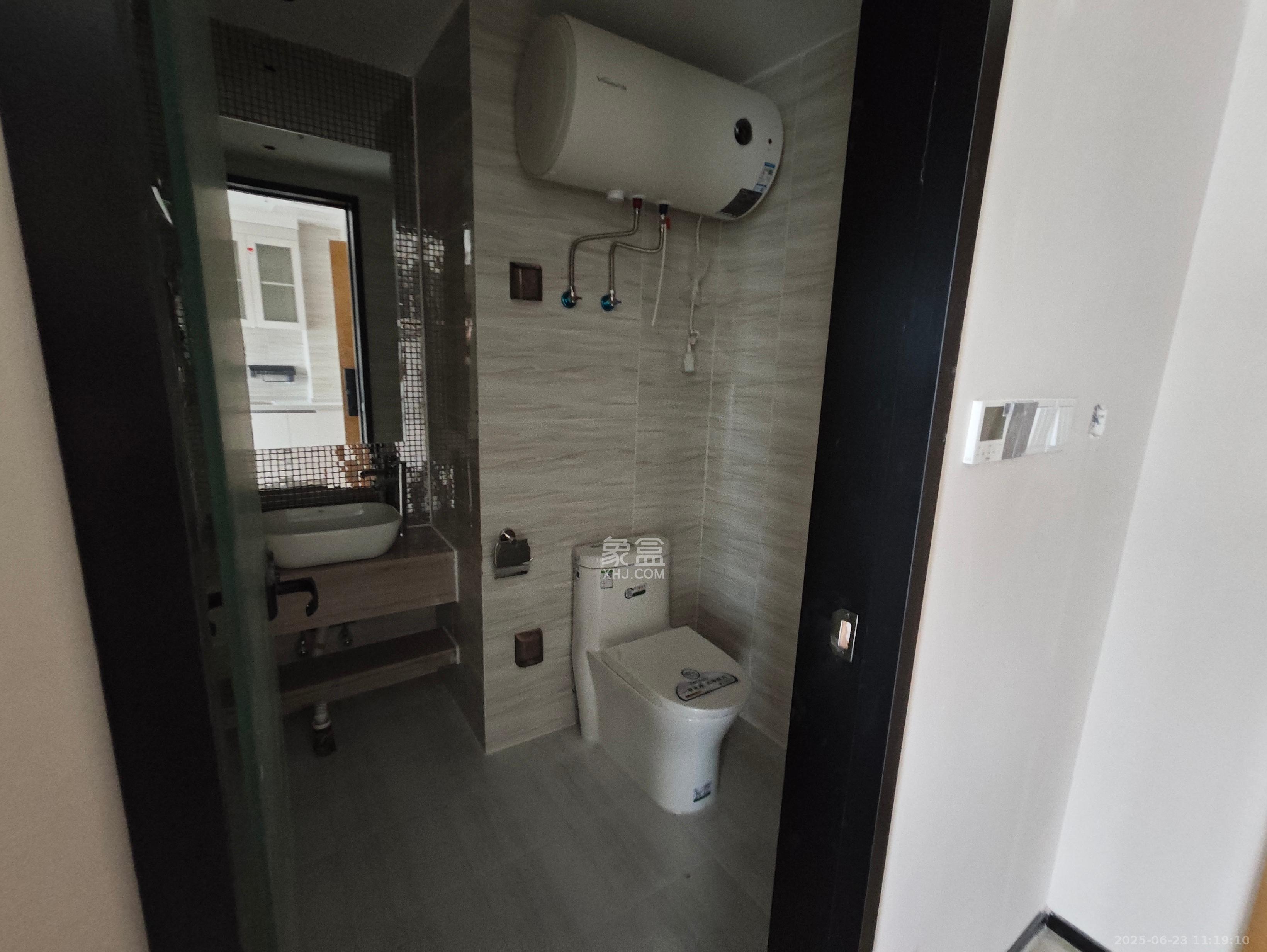 恒大珺悦府 1室1厅1卫 2500.0元/月 恒大珺悦府 1室1厅1卫 2500.0元/月室内图