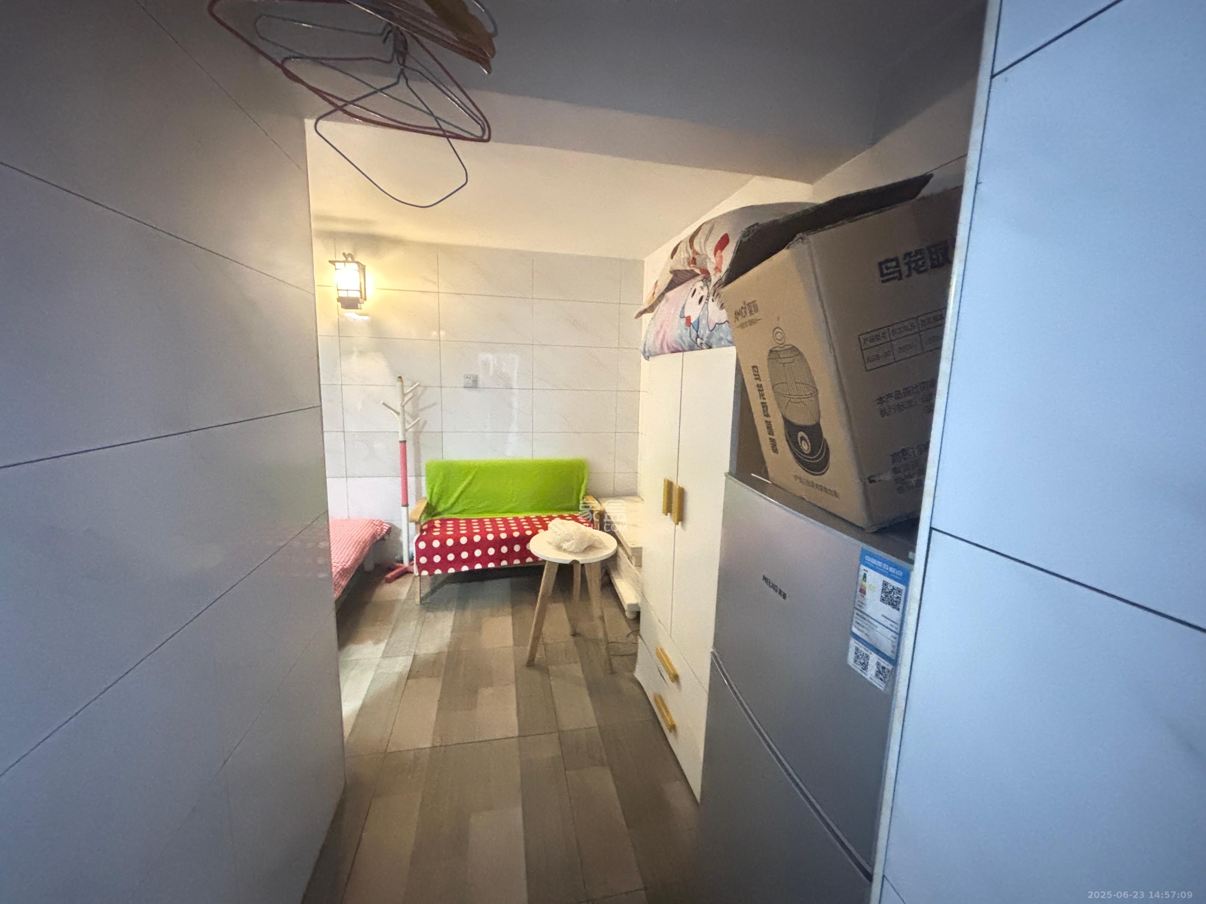 鄱阳小区 1室0厅0卫 700.0元/月 鄱阳小区 1室0厅0卫 700.0元/月室内图