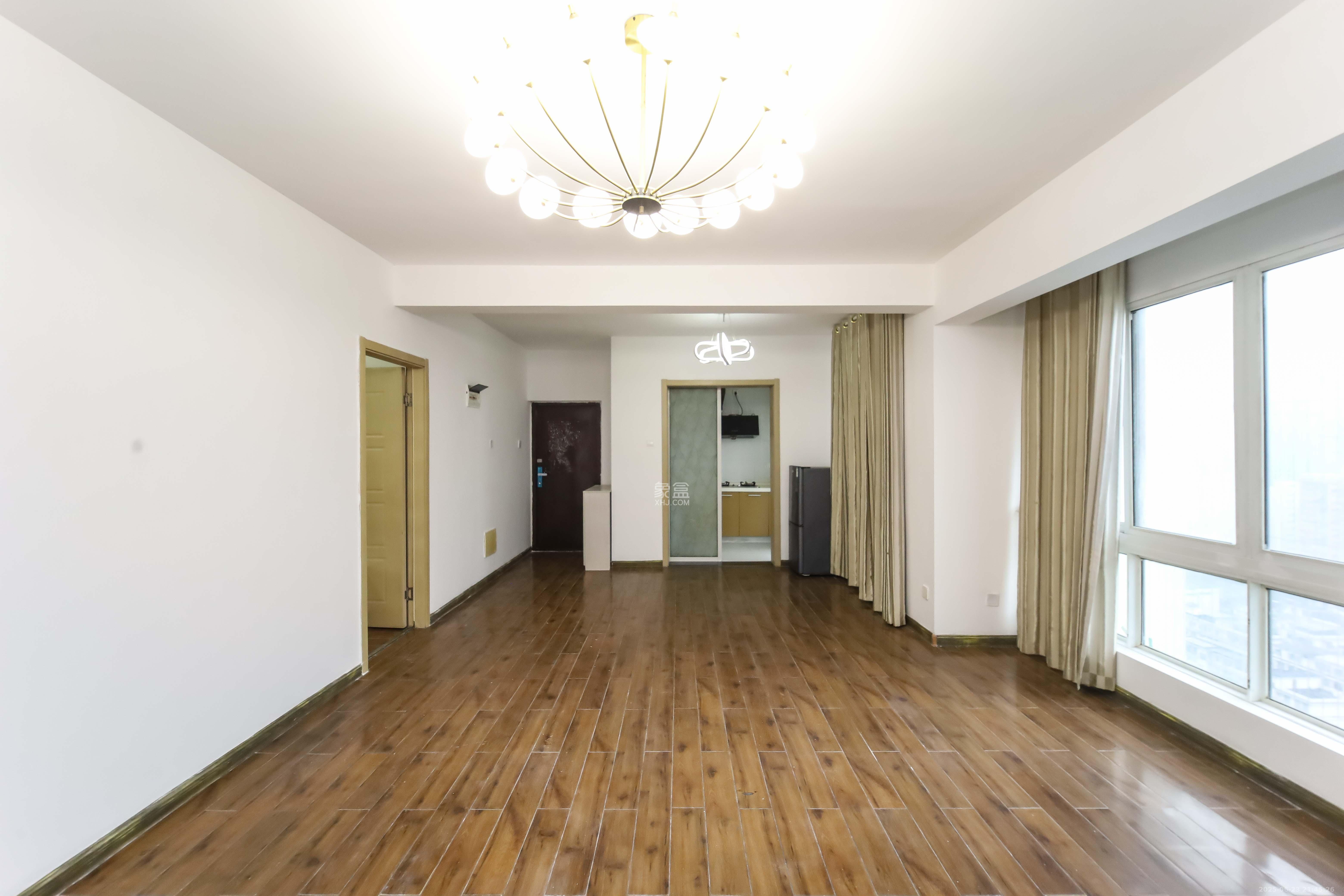 银港水晶城 3室2厅1卫 95.8万 银港水晶城 3室2厅1卫 95.8万客厅