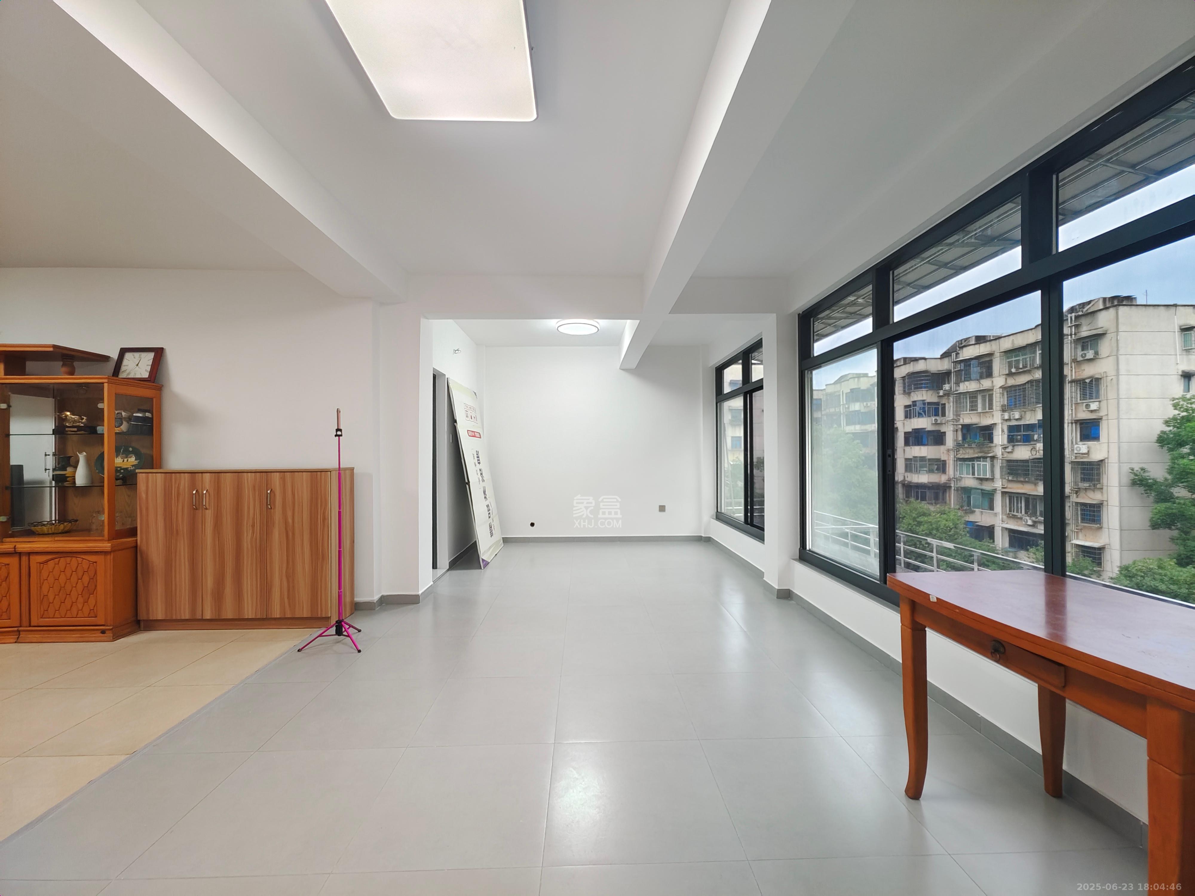 杏林小区  3室2厅2卫    3000.0元/月室内图