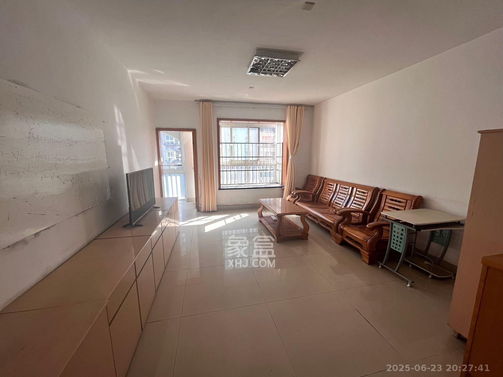 嘉盛华庭(一期、二期、三期) 3室2厅1卫 2800.0元/月 嘉盛华庭(一期、二期、三期) 3室2厅1卫 2800.0元/月室内图