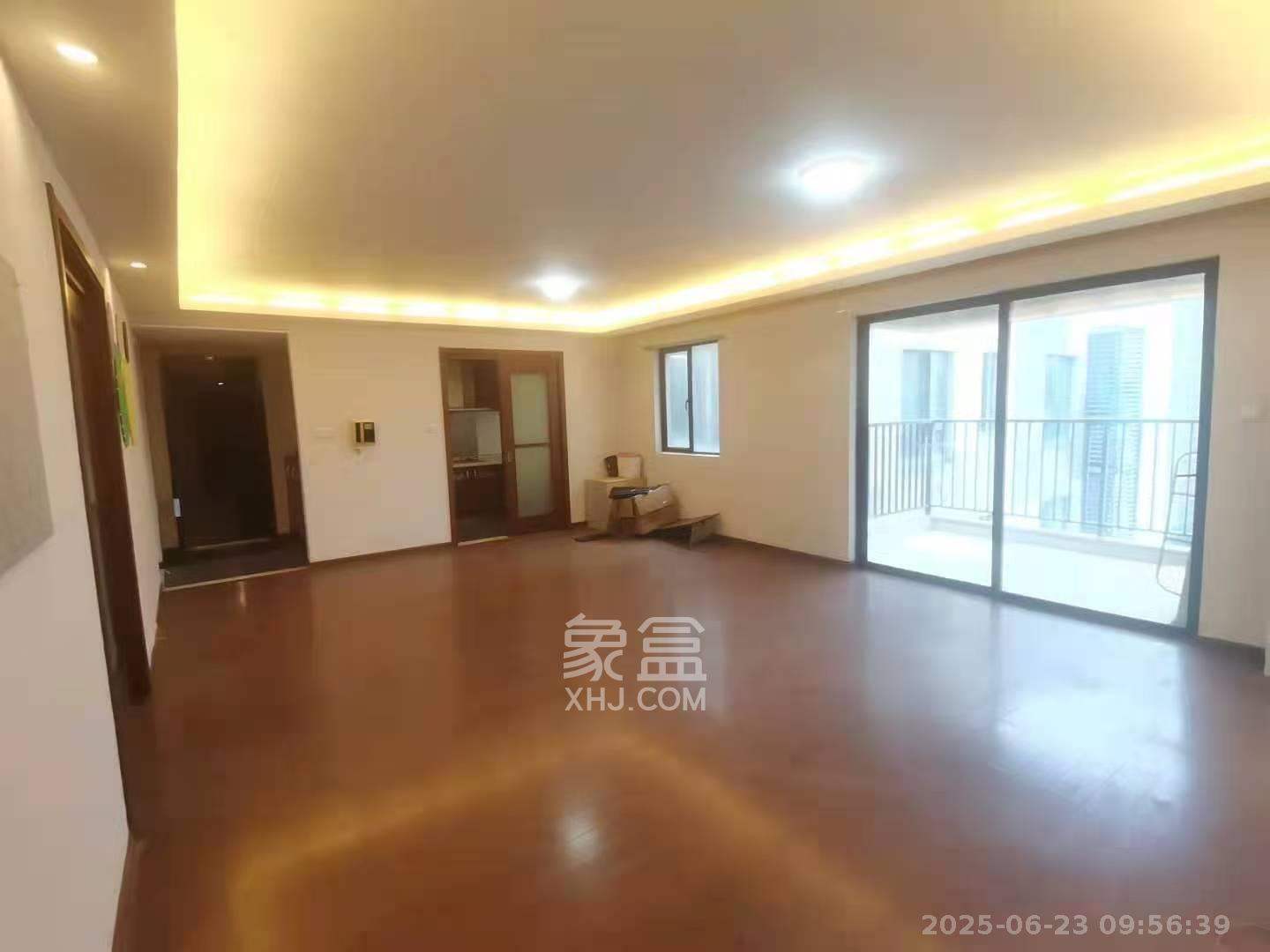 万科城  3室2厅2卫   3200.00元/月室内图