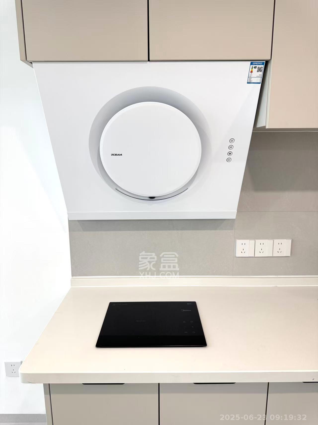 绿地V岛  2室1厅1卫    2500.0元/月室内图