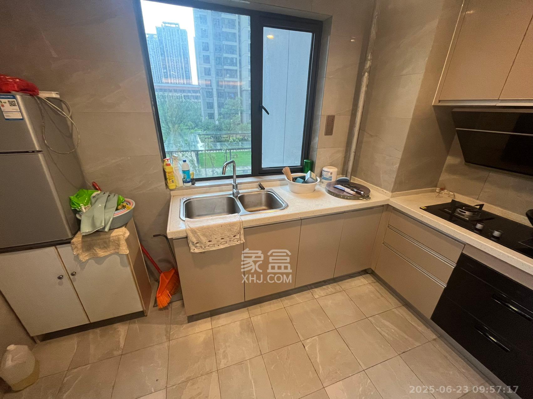 绿地长沙城际空间站(绿地新里佳苑)  5室2厅3卫    4400.0元/月 绿地长沙城际空间站(绿地新里佳苑)  5室2厅3卫    4400.0元/月室内图