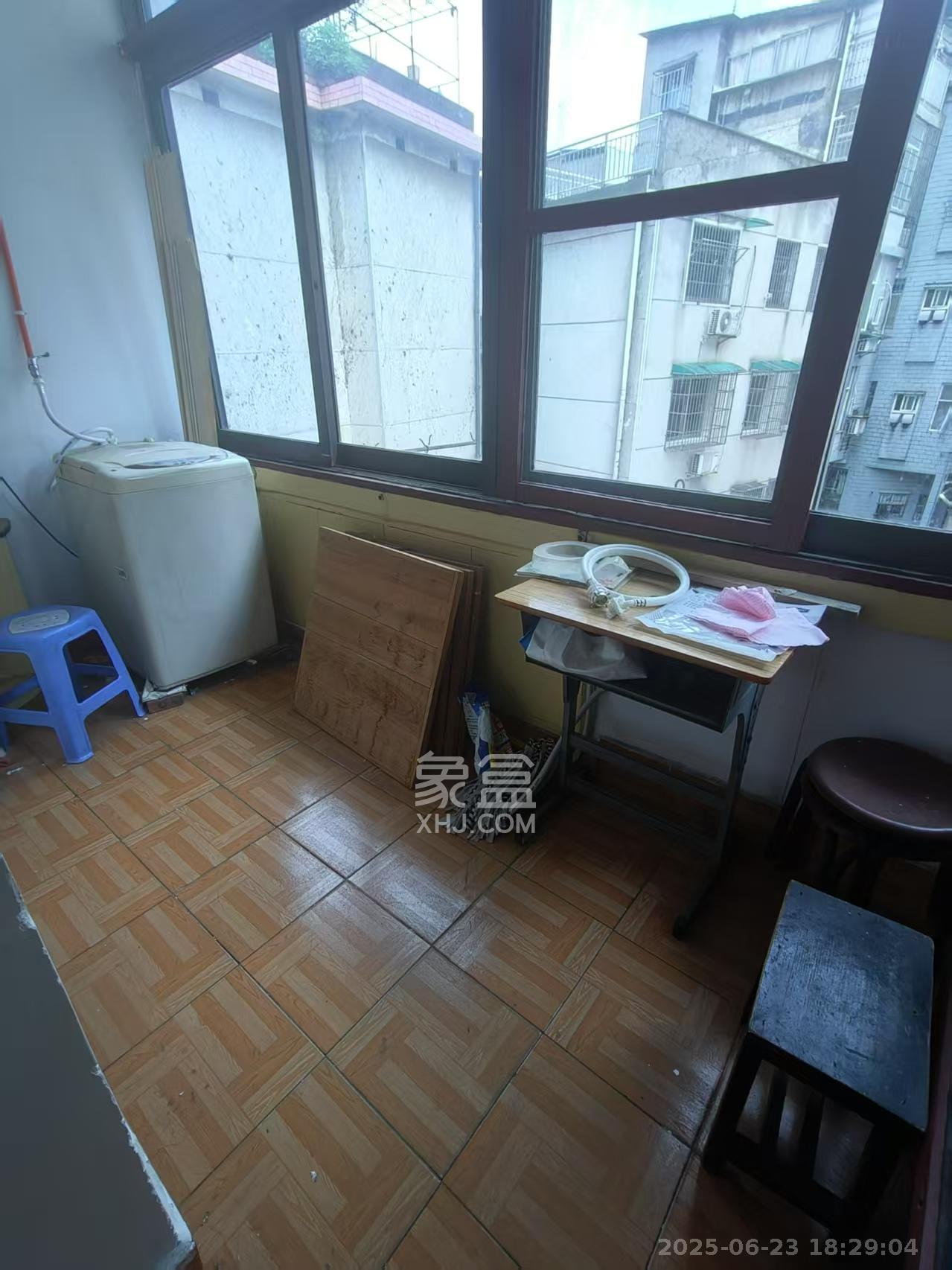 第一师范宿舍 2室1厅1卫 1300.0元/月 第一师范宿舍 2室1厅1卫 1300.0元/月室内图