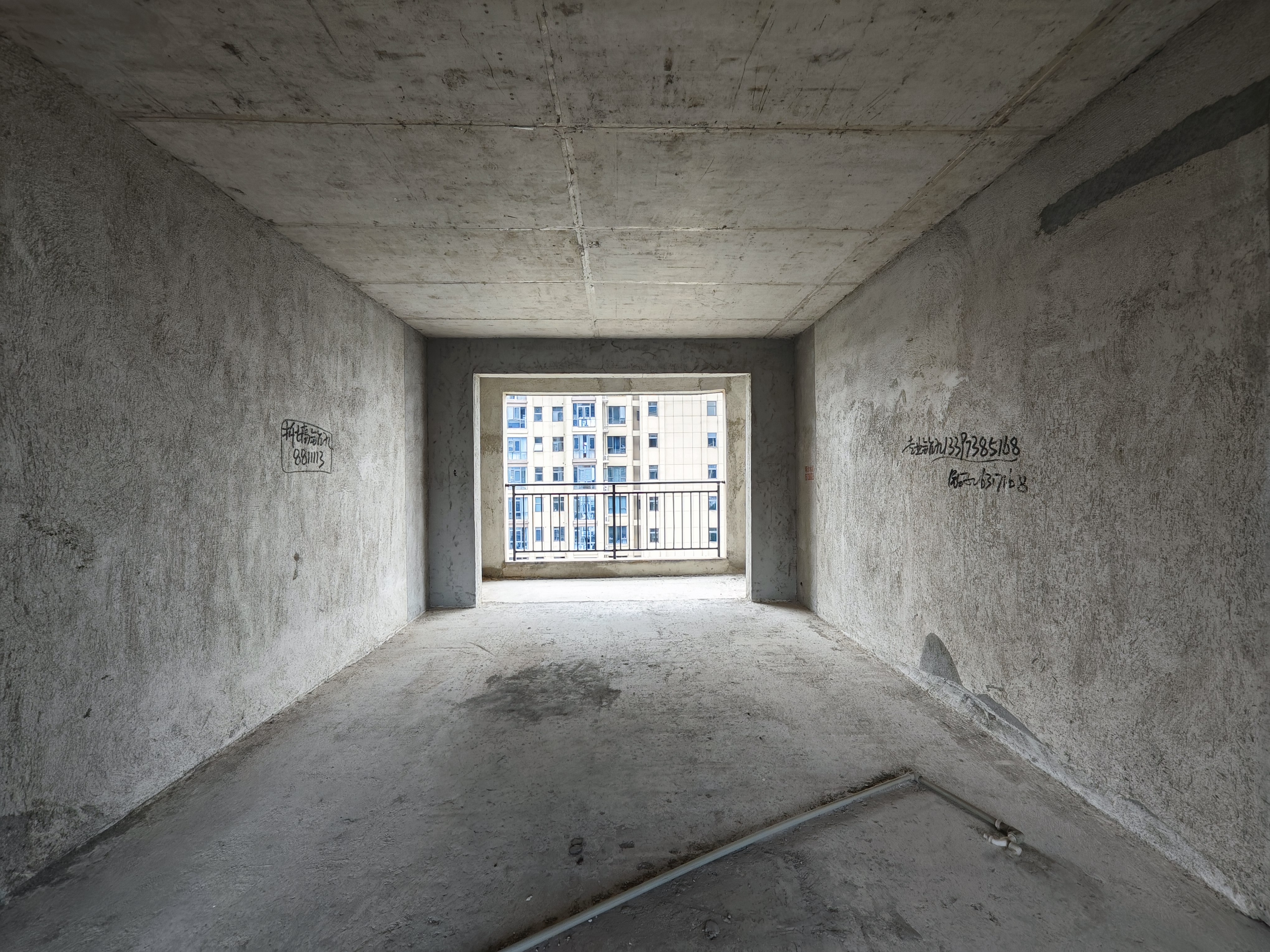 中甸.上河郡 4室2厅2卫 65.8万 中甸.上河郡 4室2厅2卫 65.8万客厅