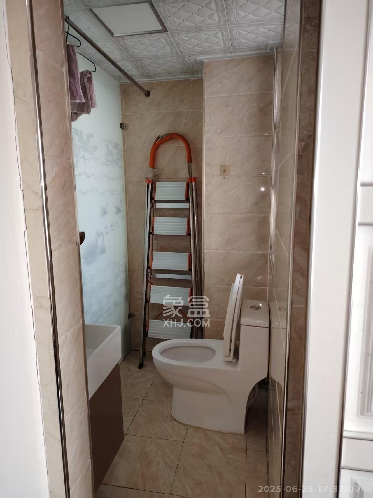 中建芙蓉嘉苑  3室2厅2卫   2400.00元/月室内图