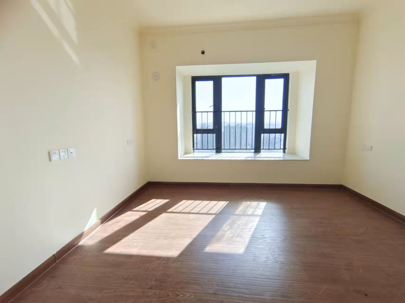 碧桂园娄星府  4室2厅2卫    2200.0元/月室内图