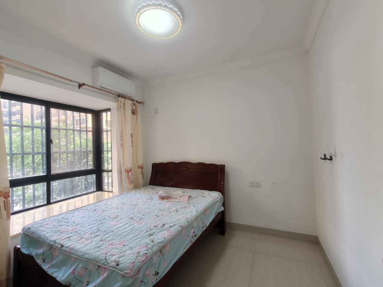 海秀花园 3室2厅2卫 2600.0元/月 海秀花园 3室2厅2卫 2600.0元/月室内图