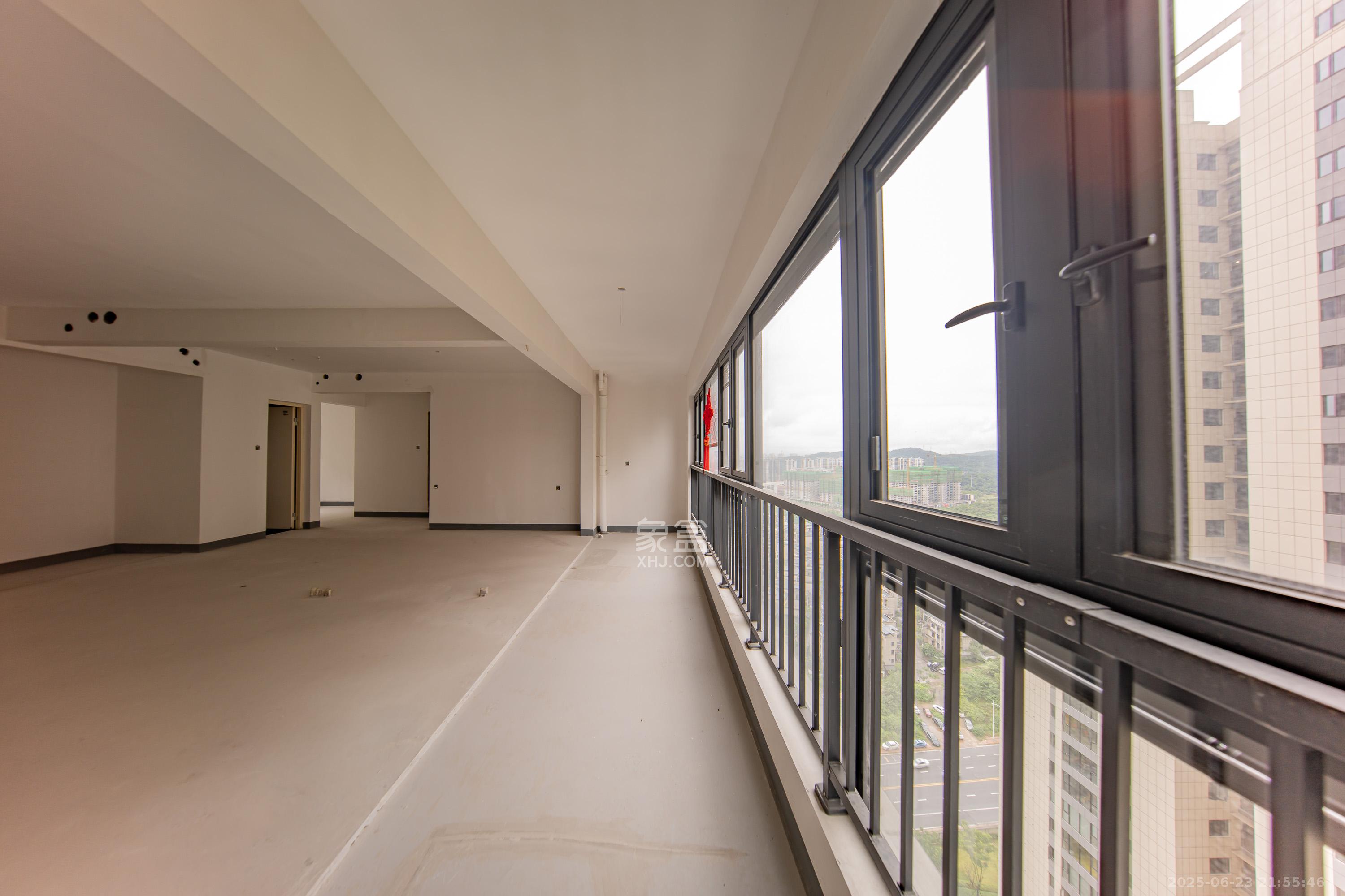 建投象山国际  4室2厅2卫   158.00万阳台