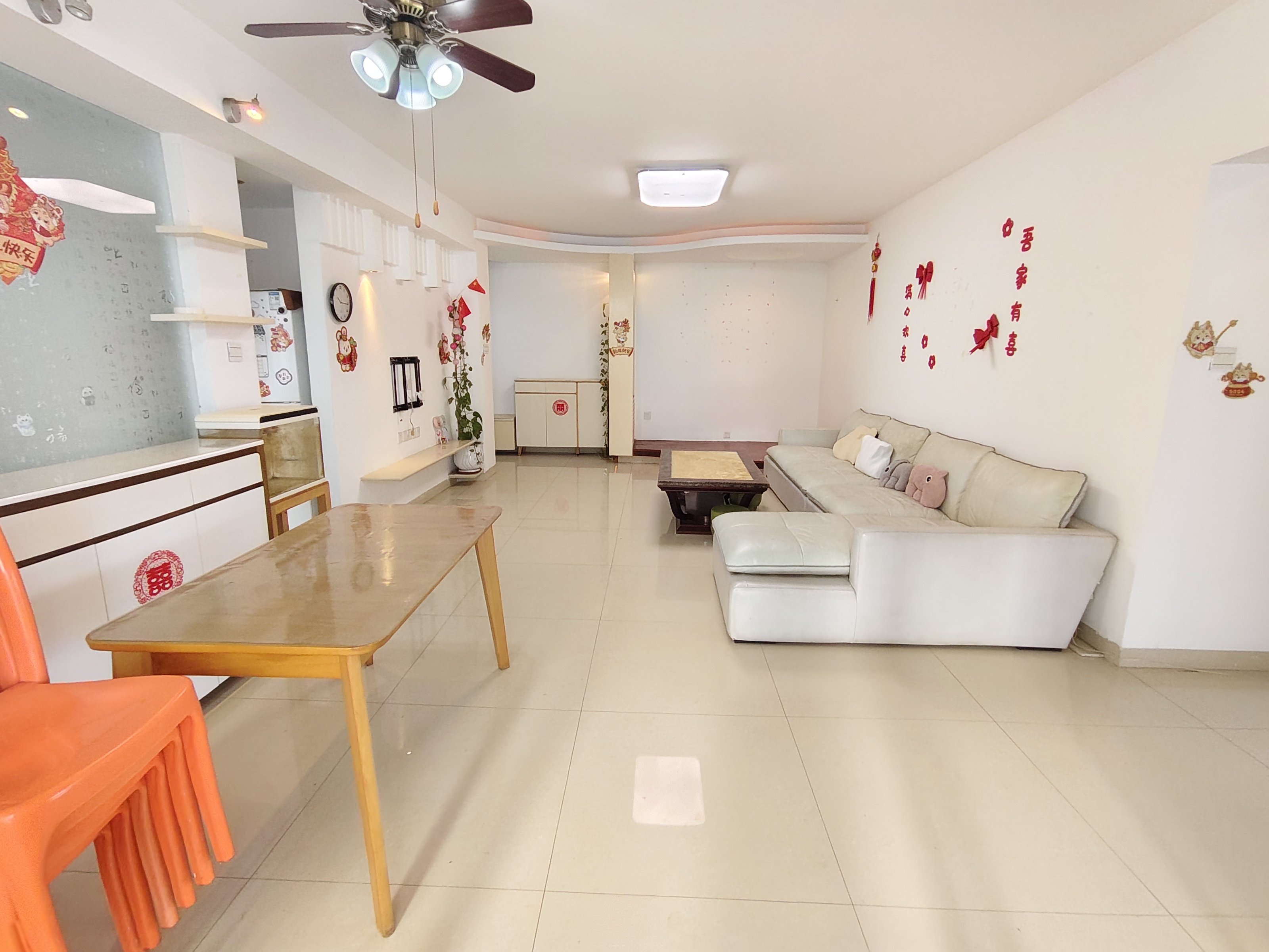 嘉华城市花园 3室1厅2卫 220.0万 嘉华城市花园 3室1厅2卫 220.0万客厅